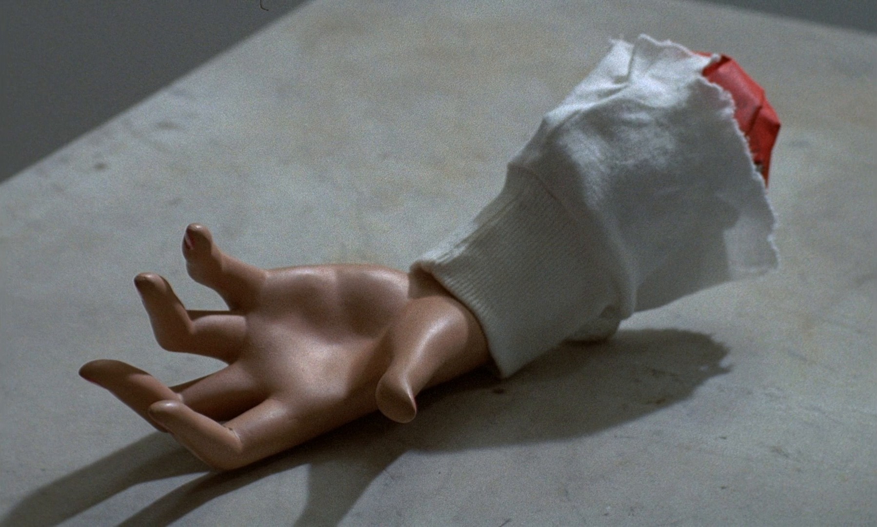 Successive Slidings of Pleasure (1974) —  shot,  lighting