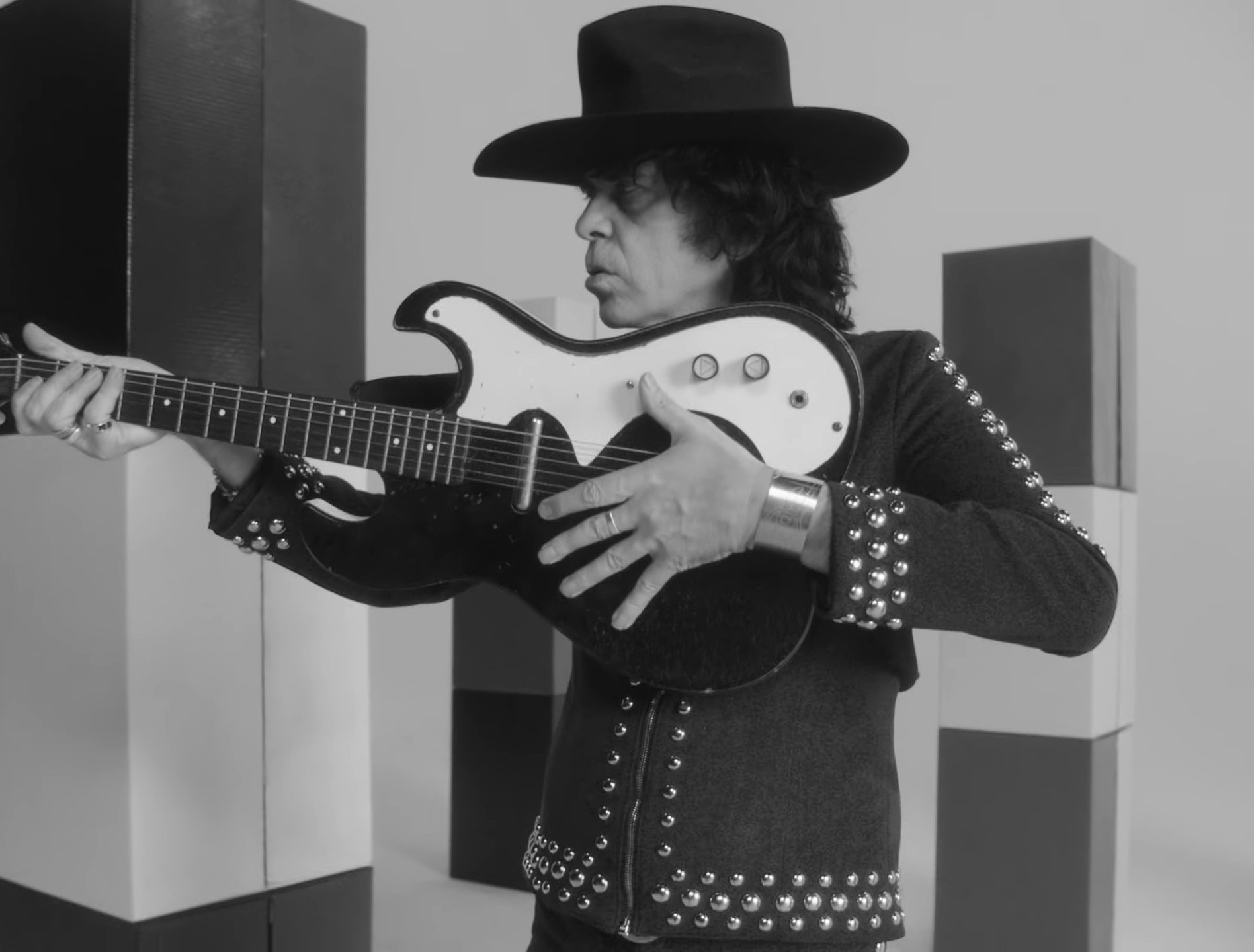 Gunslinger (2025) —  shot,  lighting