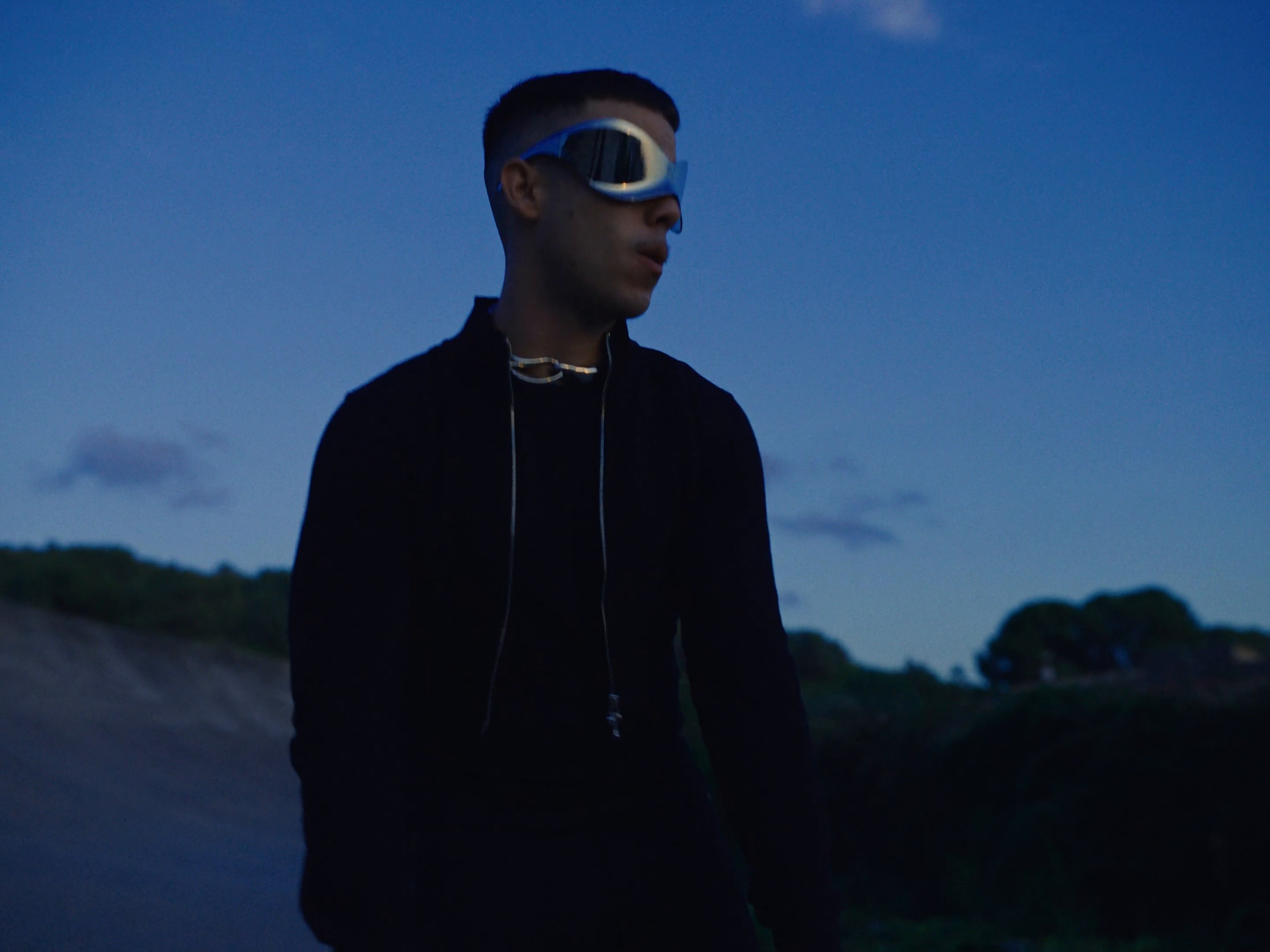 NO PIENSO LLAMAR (2023) —  shot,  lighting