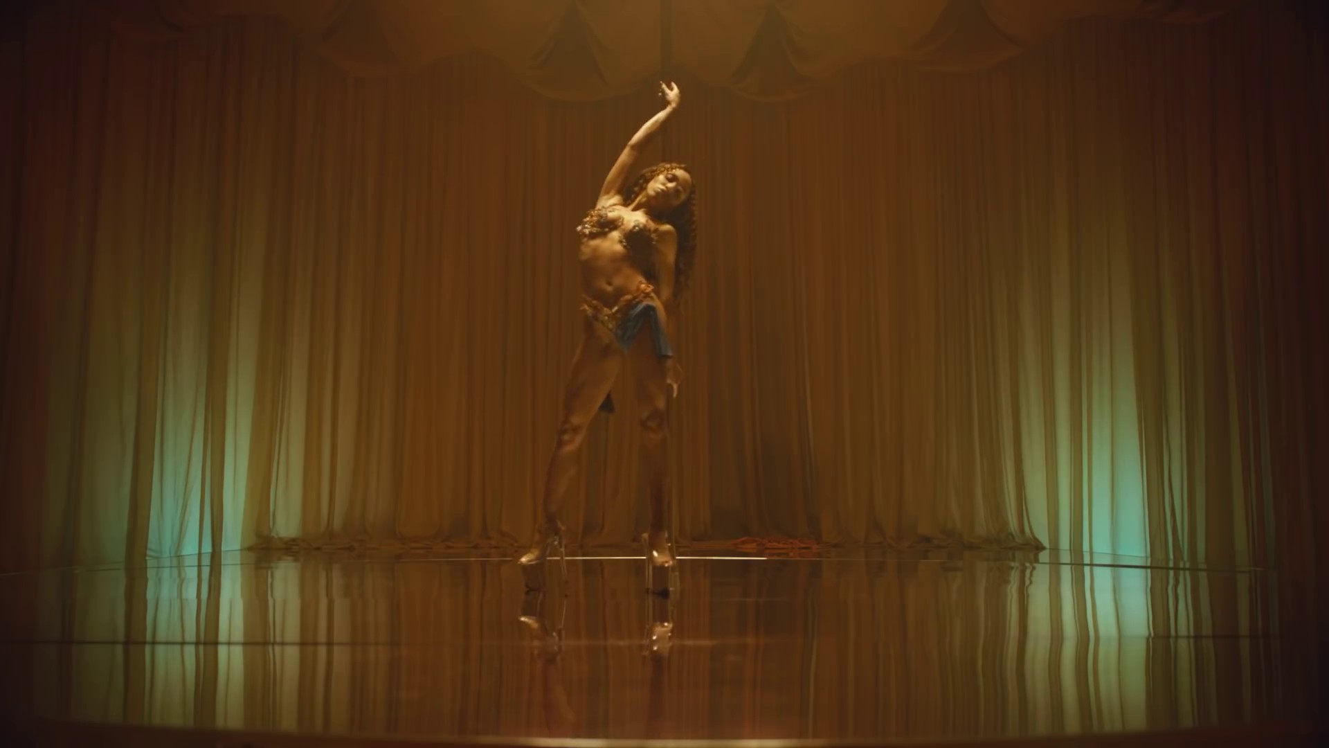 cellophane (2019) —  shot,  lighting