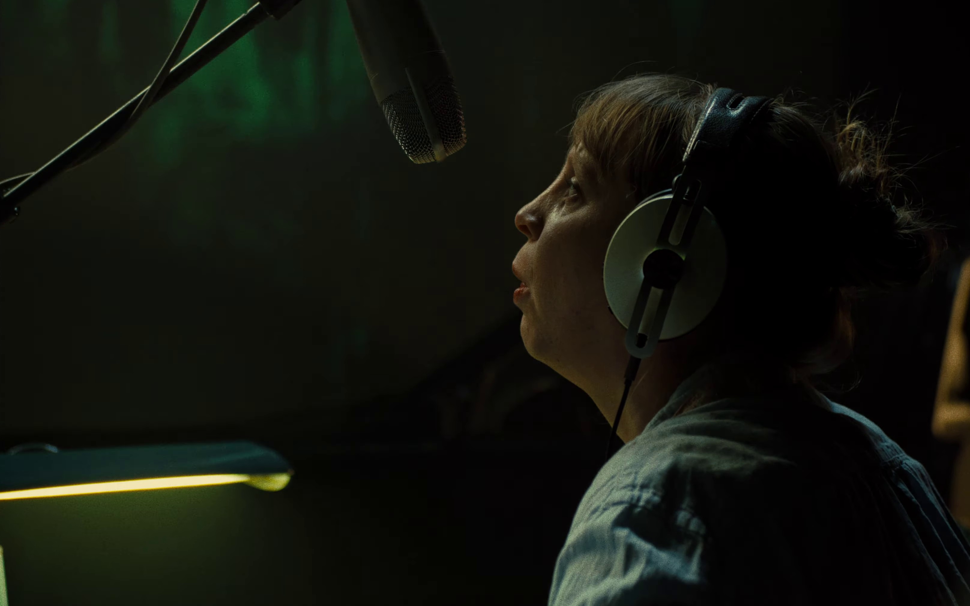 Backbone  (2023) —  shot,  lighting