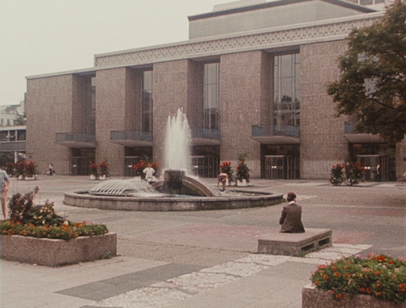 Köln 75 (2025) —  shot,  lighting