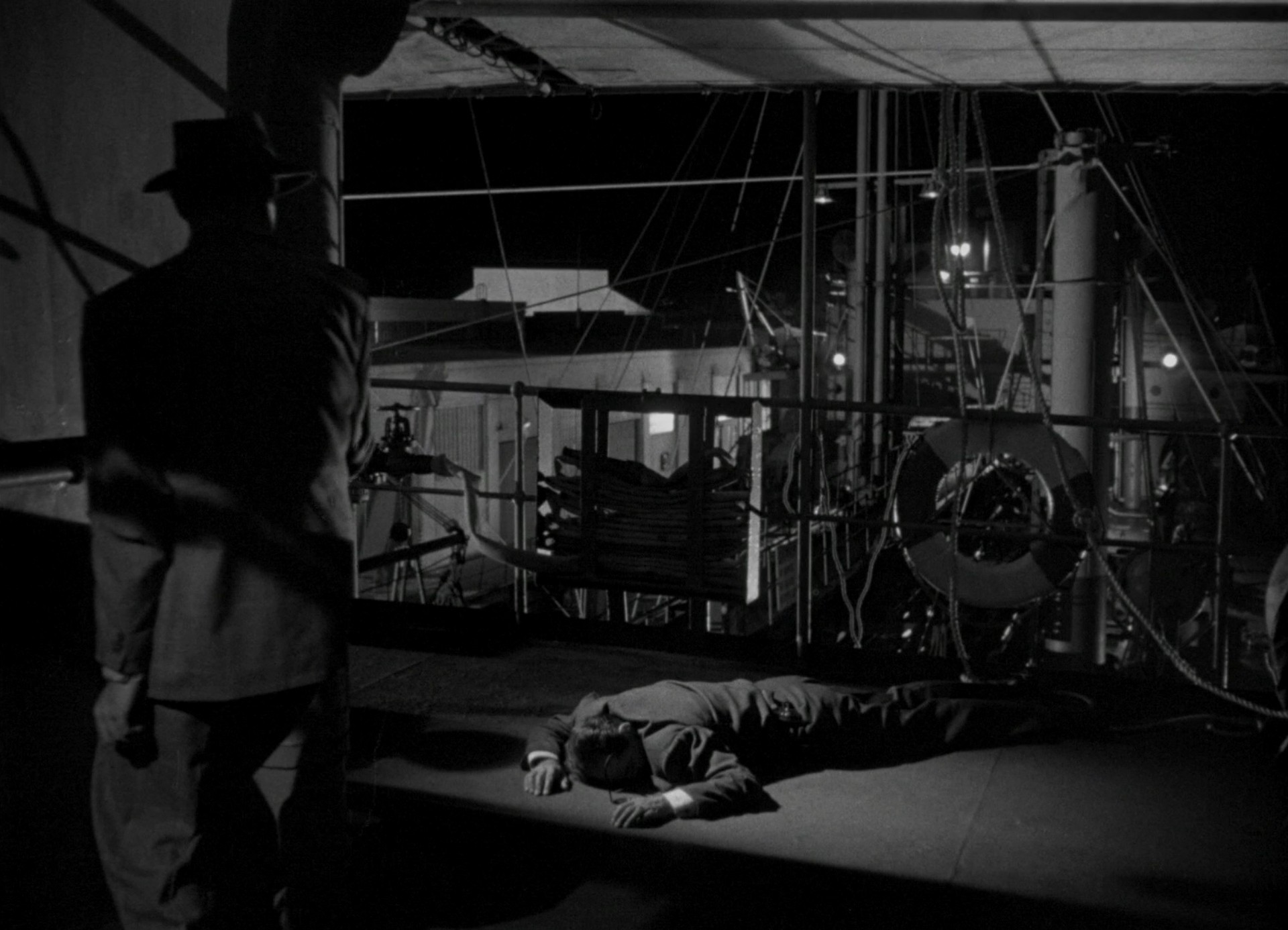T-Men (1947) —  shot,  lighting