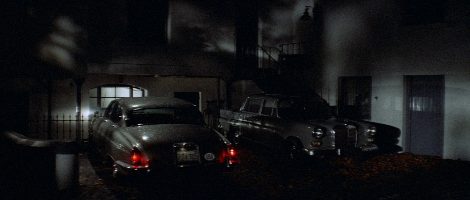 Images (1972) —  shot,  lighting