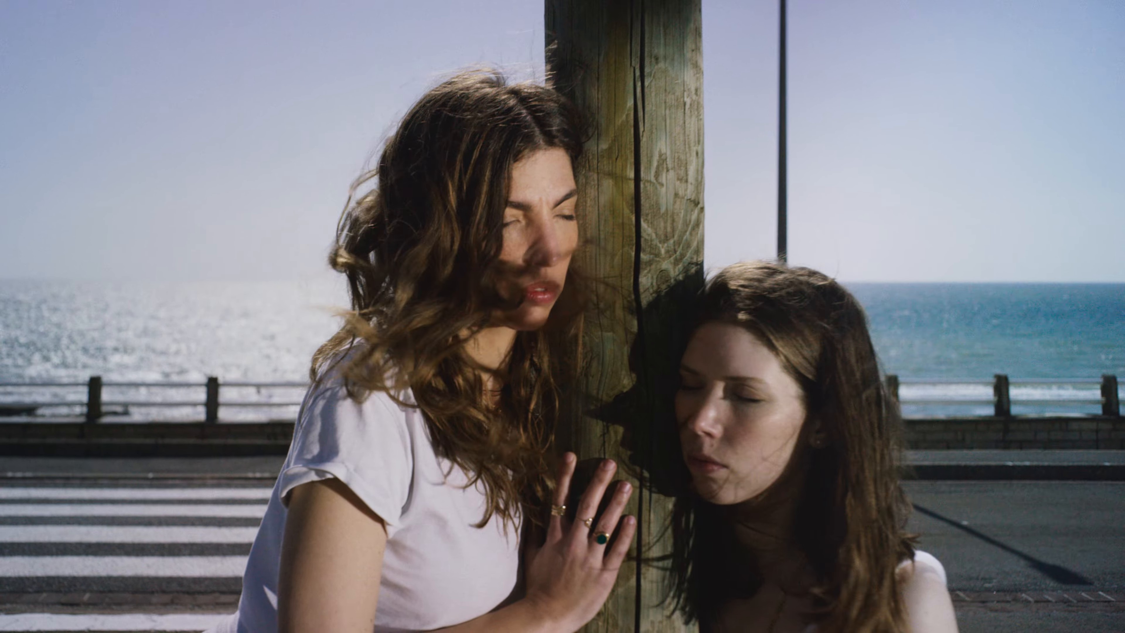 Mon épaule (2024) —  shot,  lighting