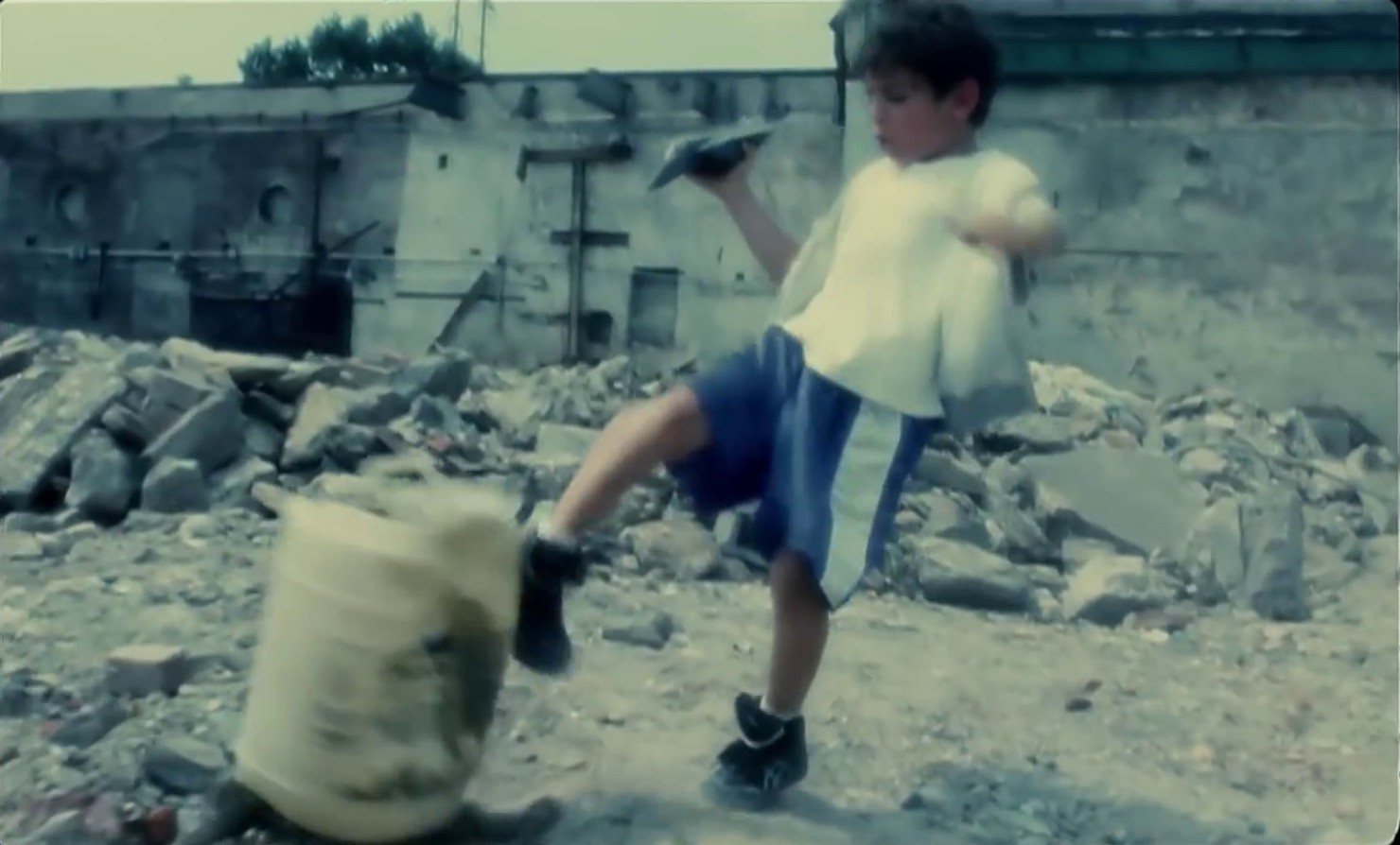 Doesn't Remind Me (2009) —  shot,  lighting