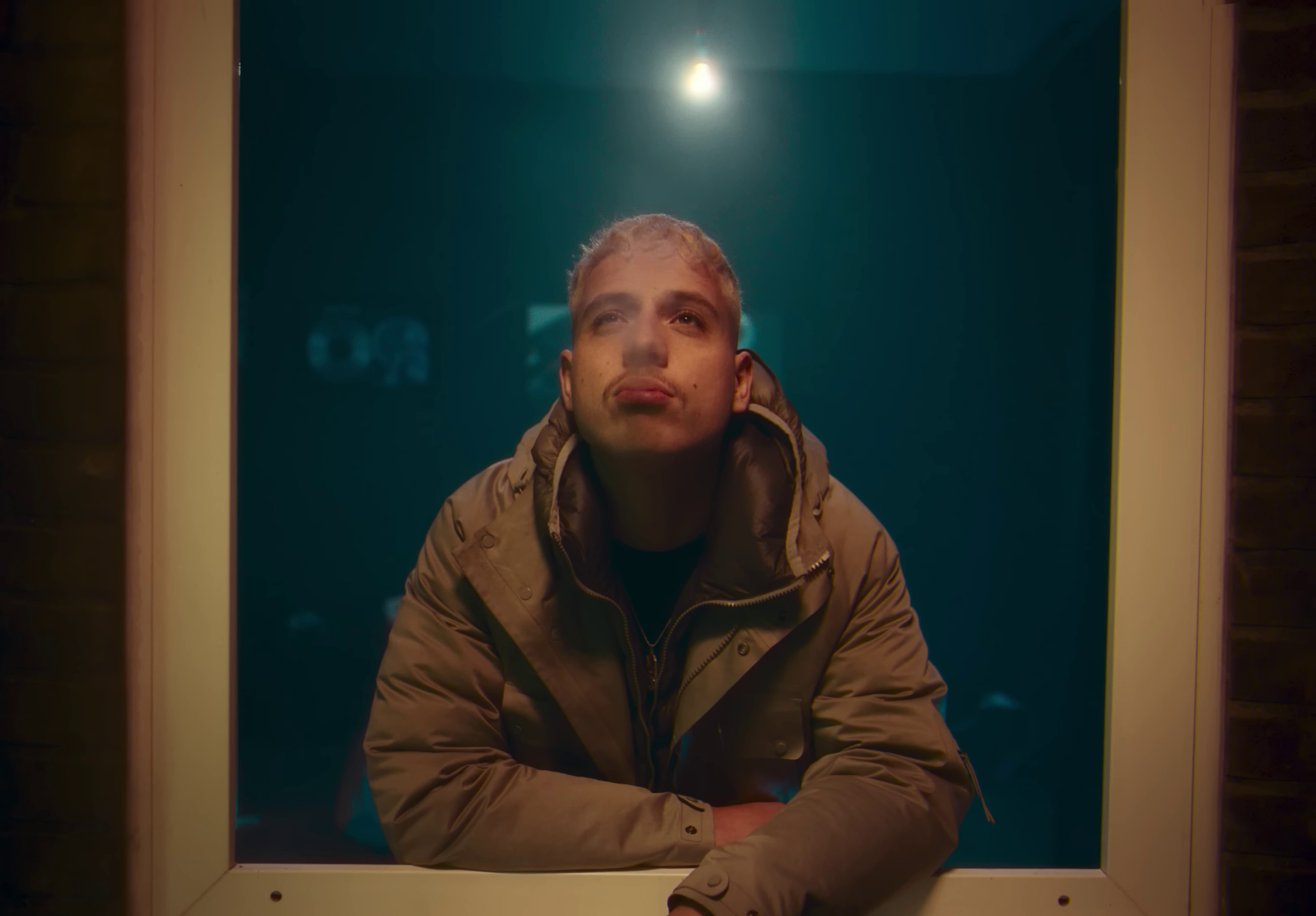 Chambre 140 (2024) —  shot,  lighting