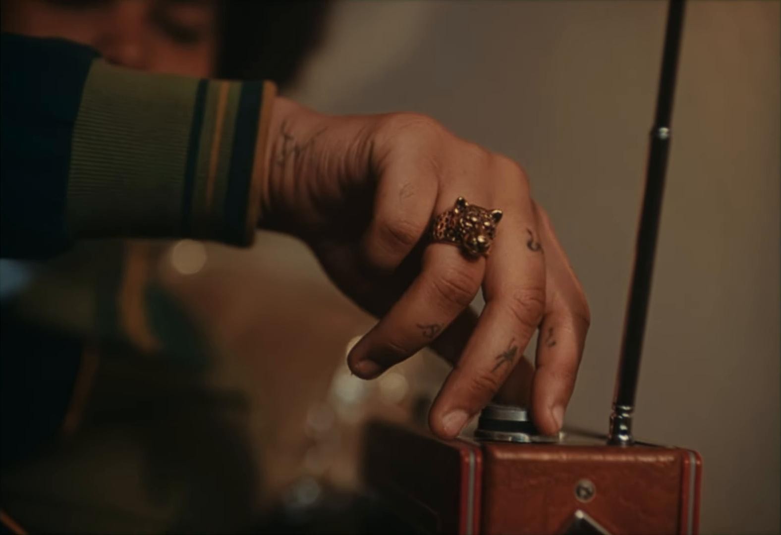 Catching Bodies  (2025) —  shot,  lighting