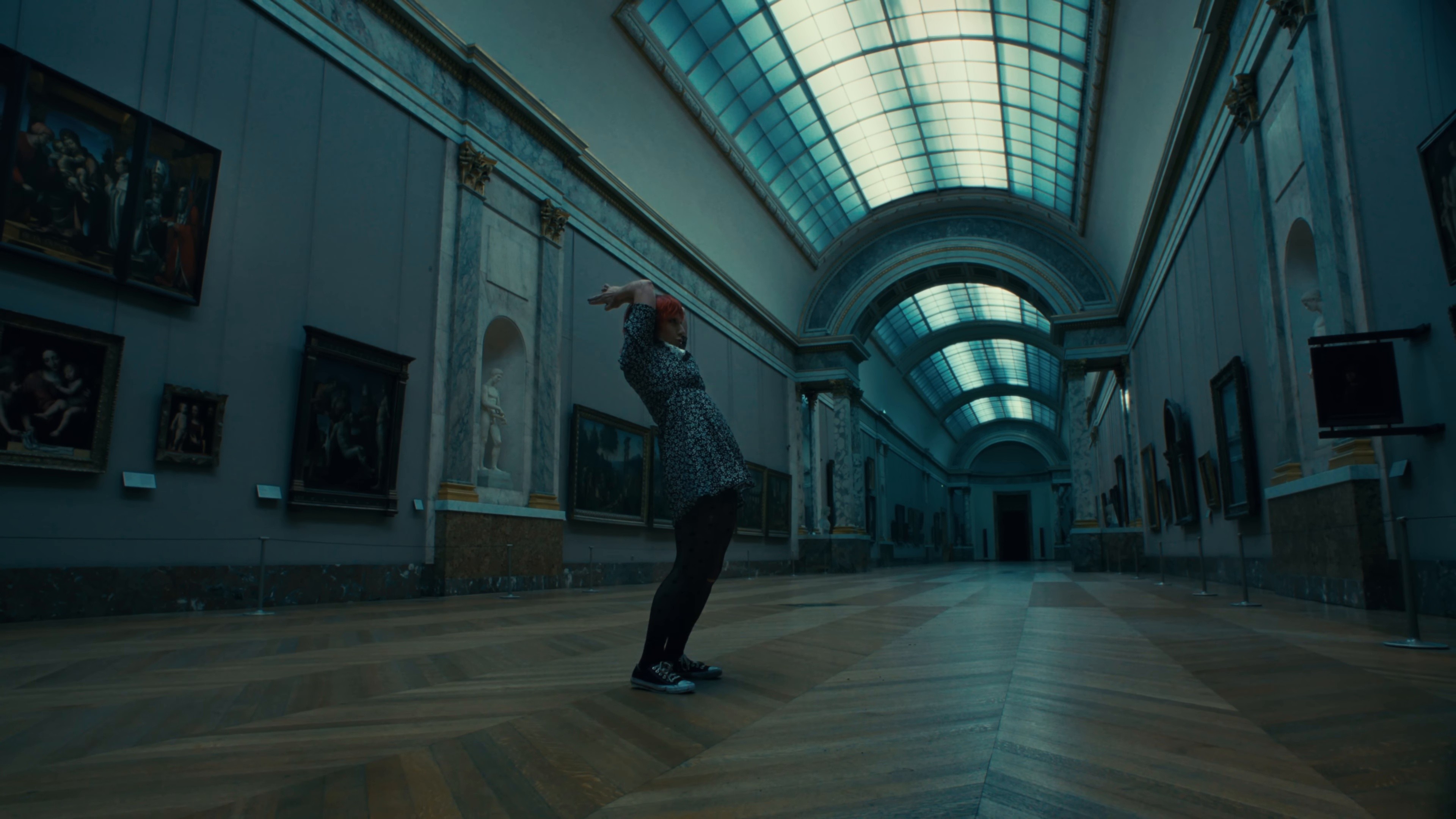 Joker Folie à Deux x Louvre | Lady Gaga, Mona Lisa (2024) —  shot,  lighting