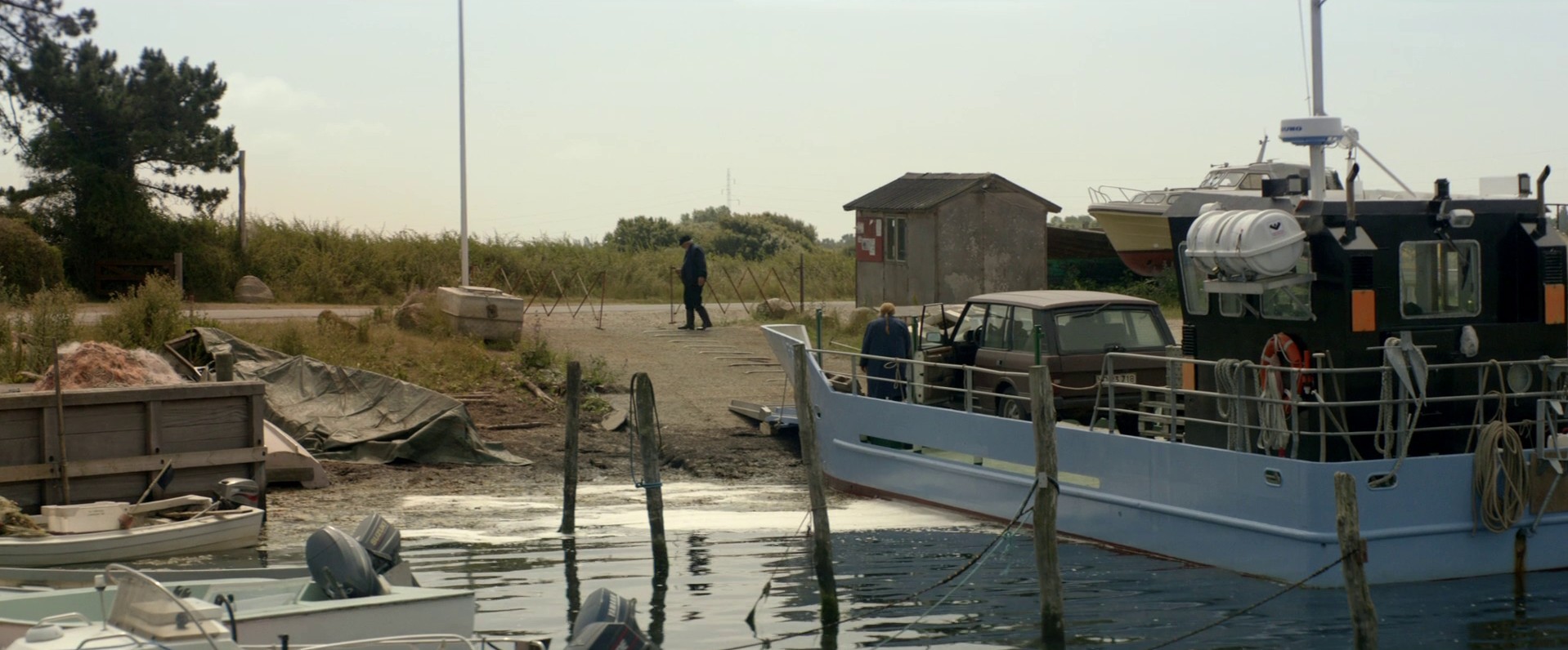 Men & Chicken (2015) —  shot,  lighting