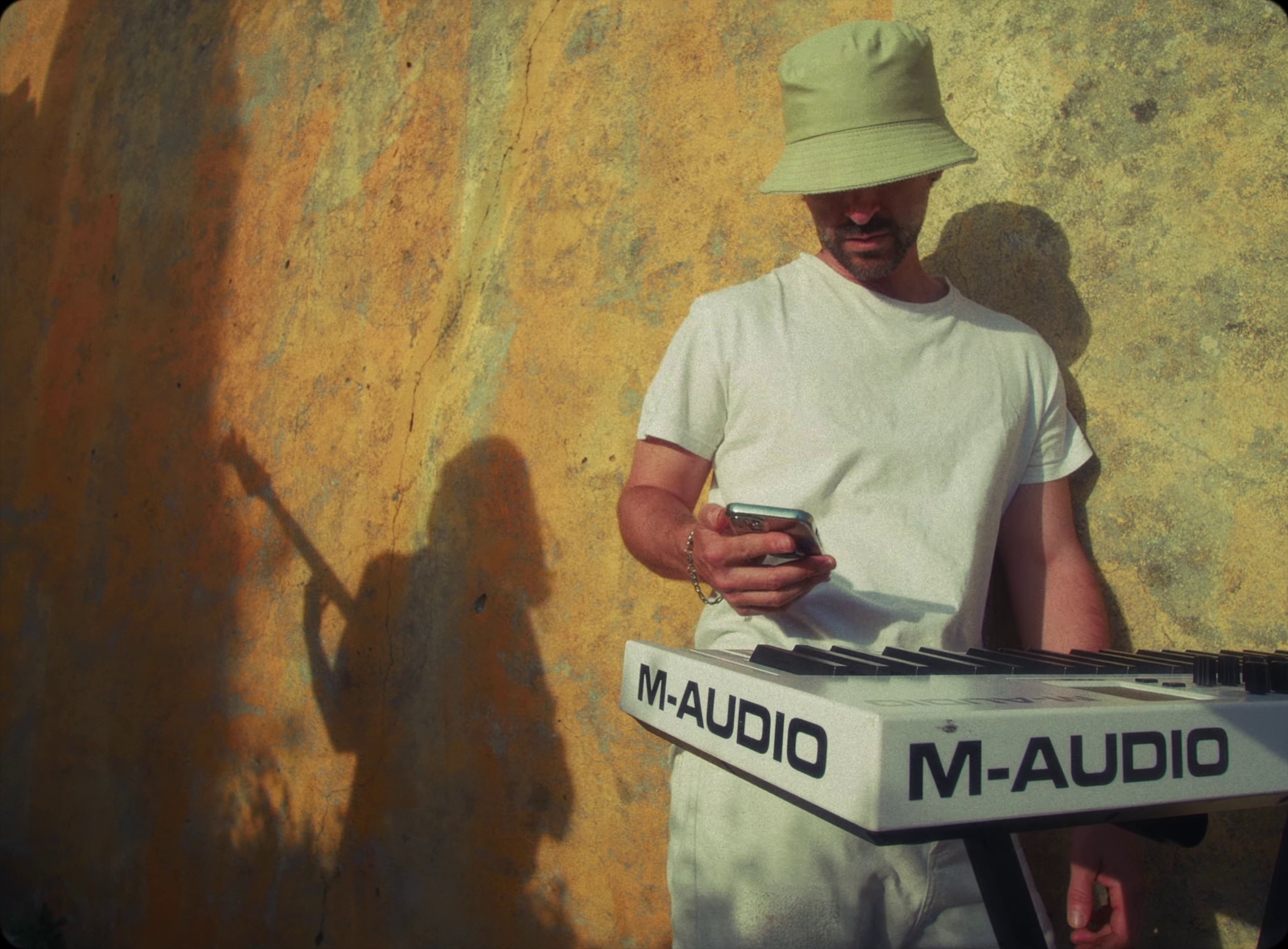 DEUS ALGORITMO (2024) —  shot,  lighting