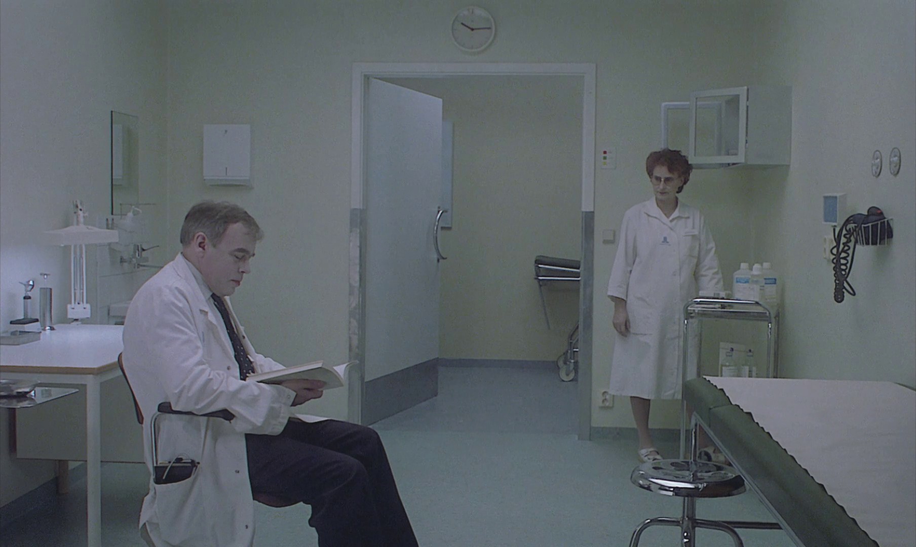 Songs from the Second Floor (2000) —  shot,  lighting