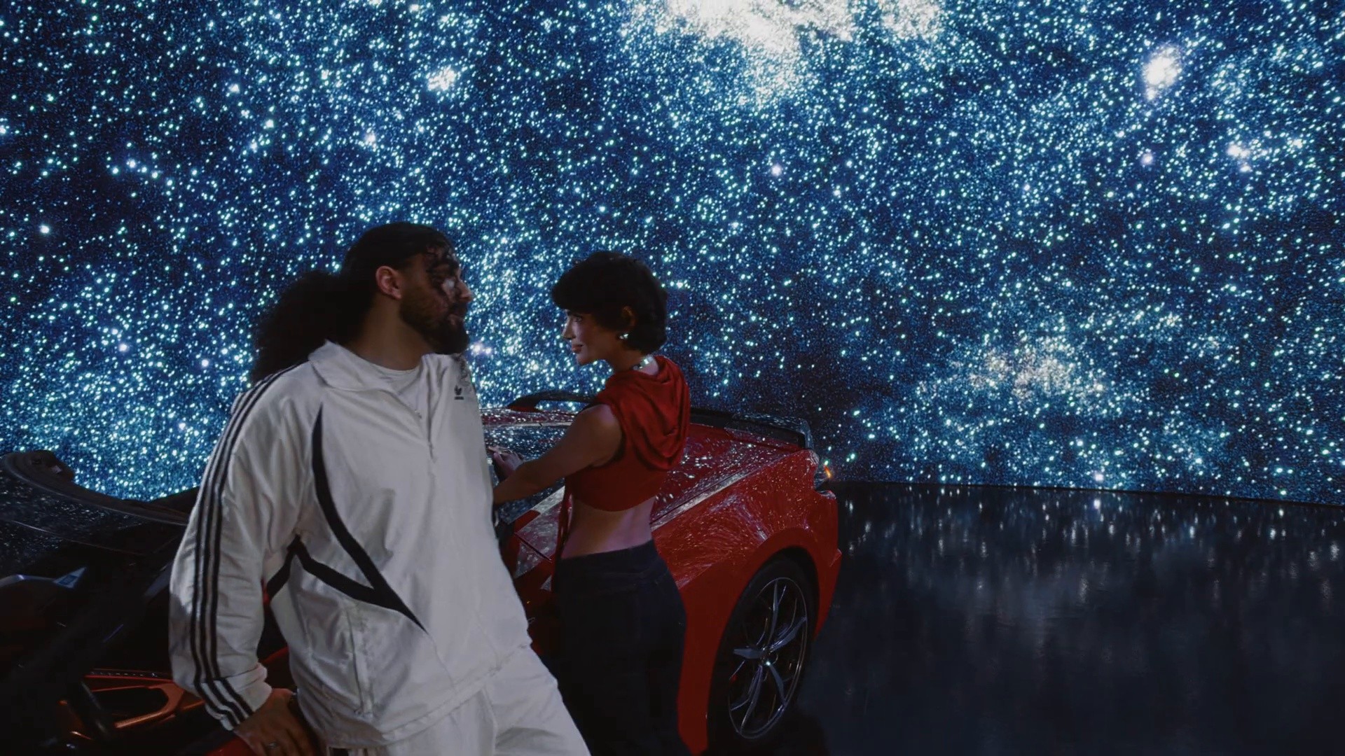 Sexting (2025) —  shot,  lighting