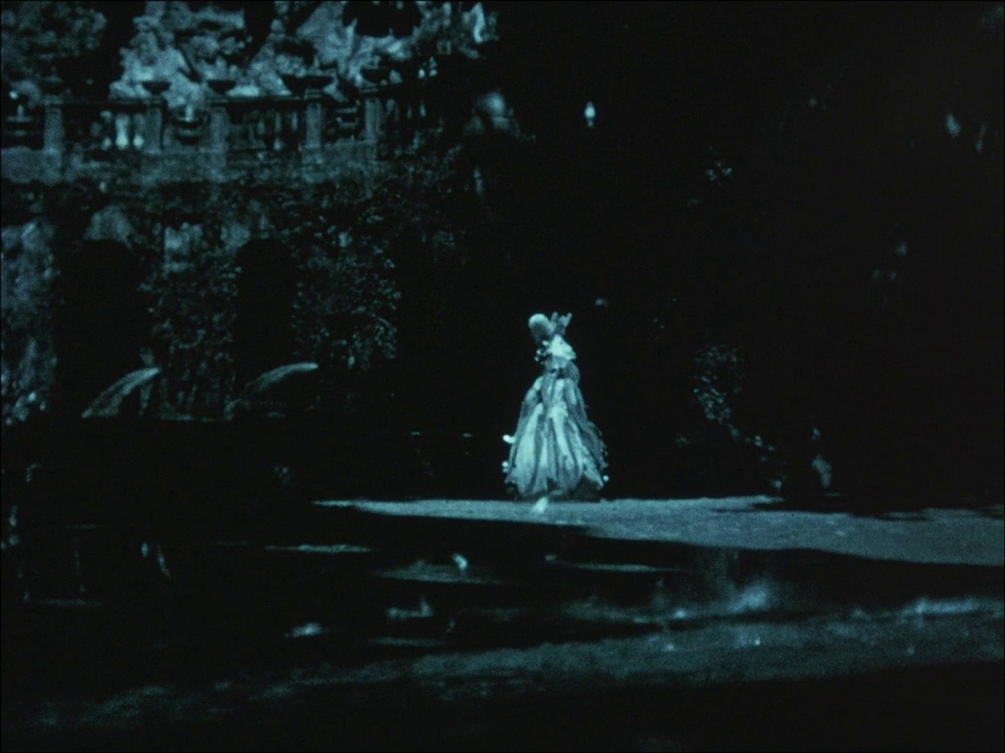 Eaux d'artifice (1953) —  shot,  lighting