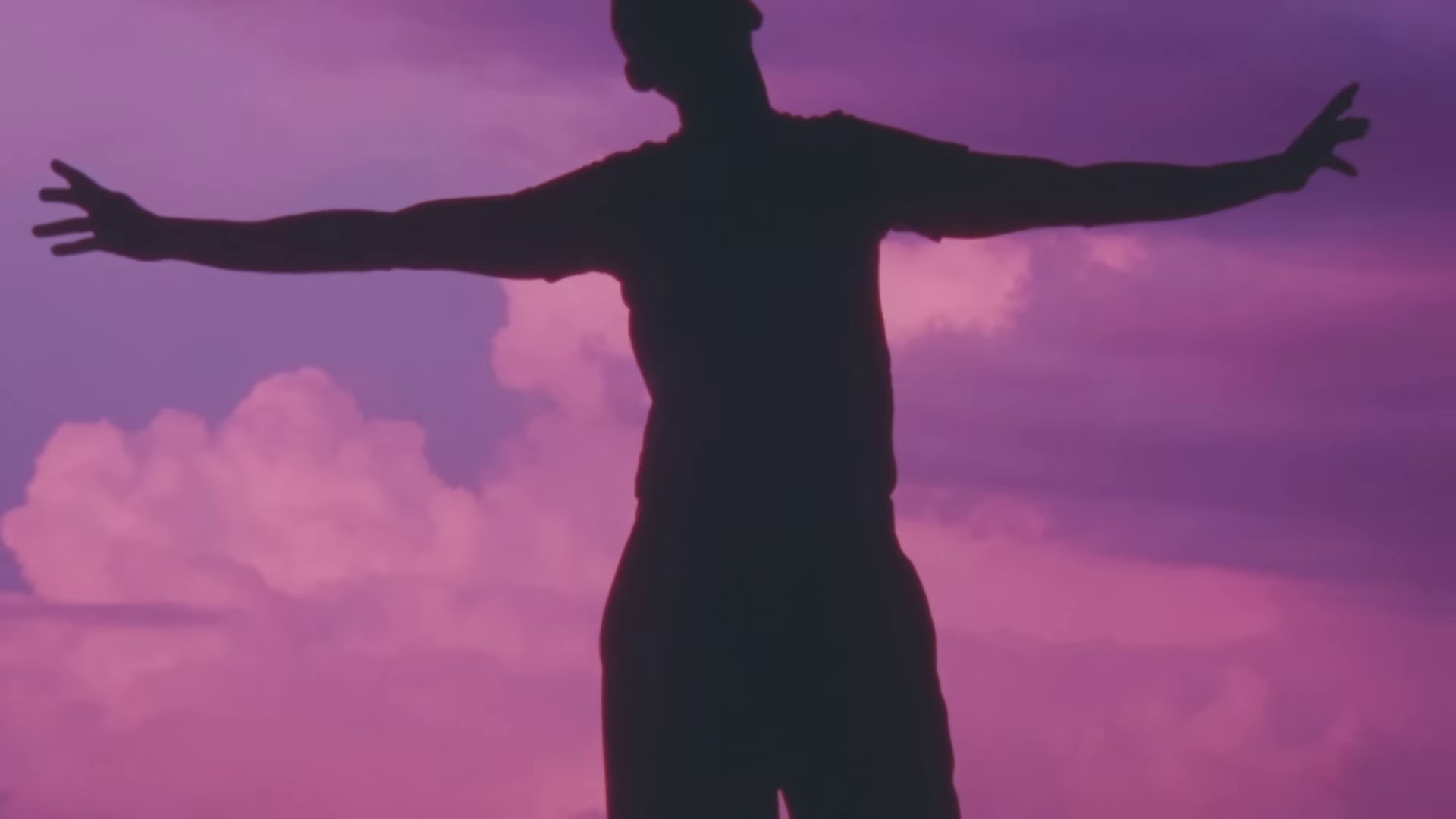 GMT (Jamie xx Remix) (2022) —  shot,  lighting