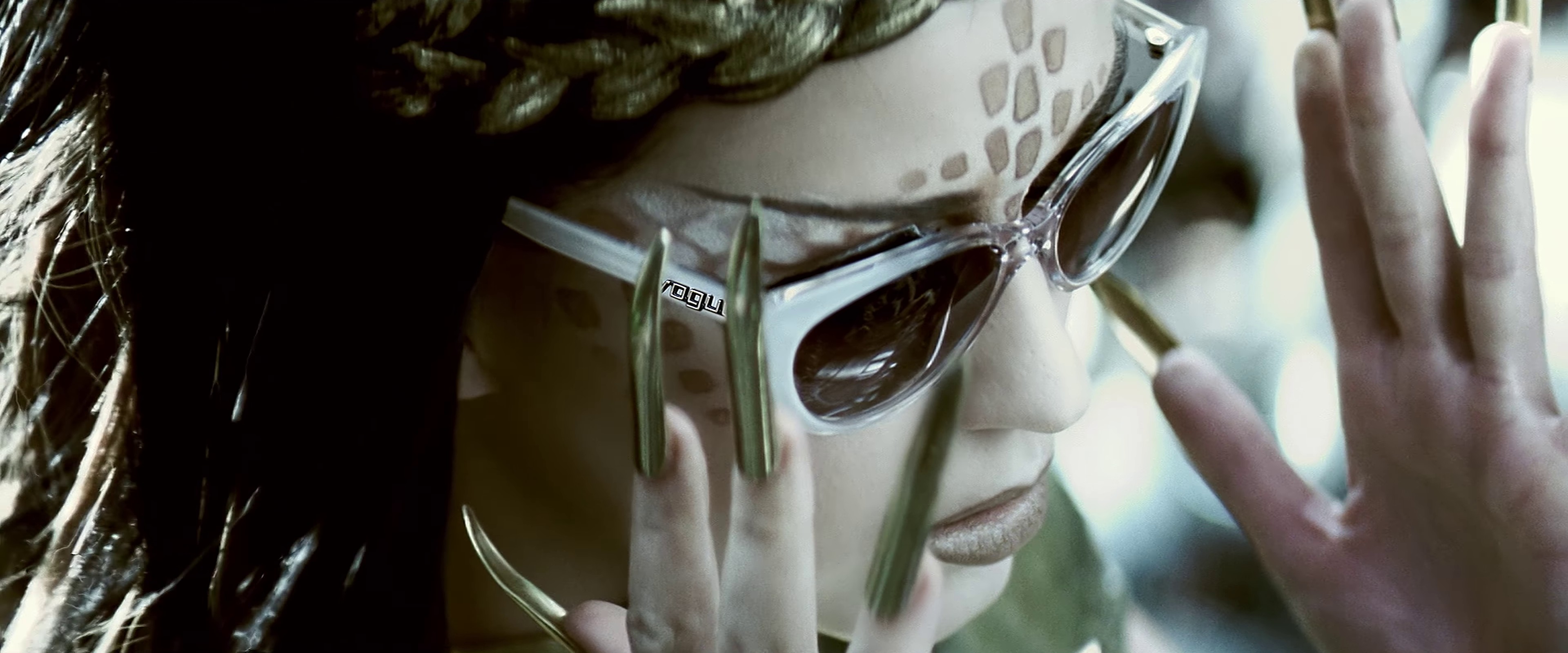 E.T.  (2011) —  shot,  lighting