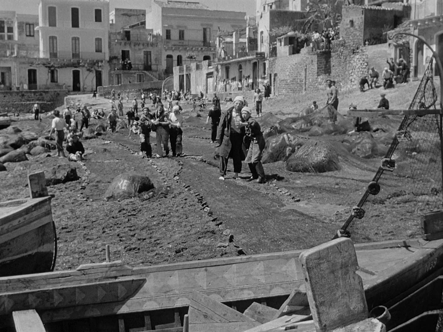 La Terra Trema (1956) —  shot,  lighting