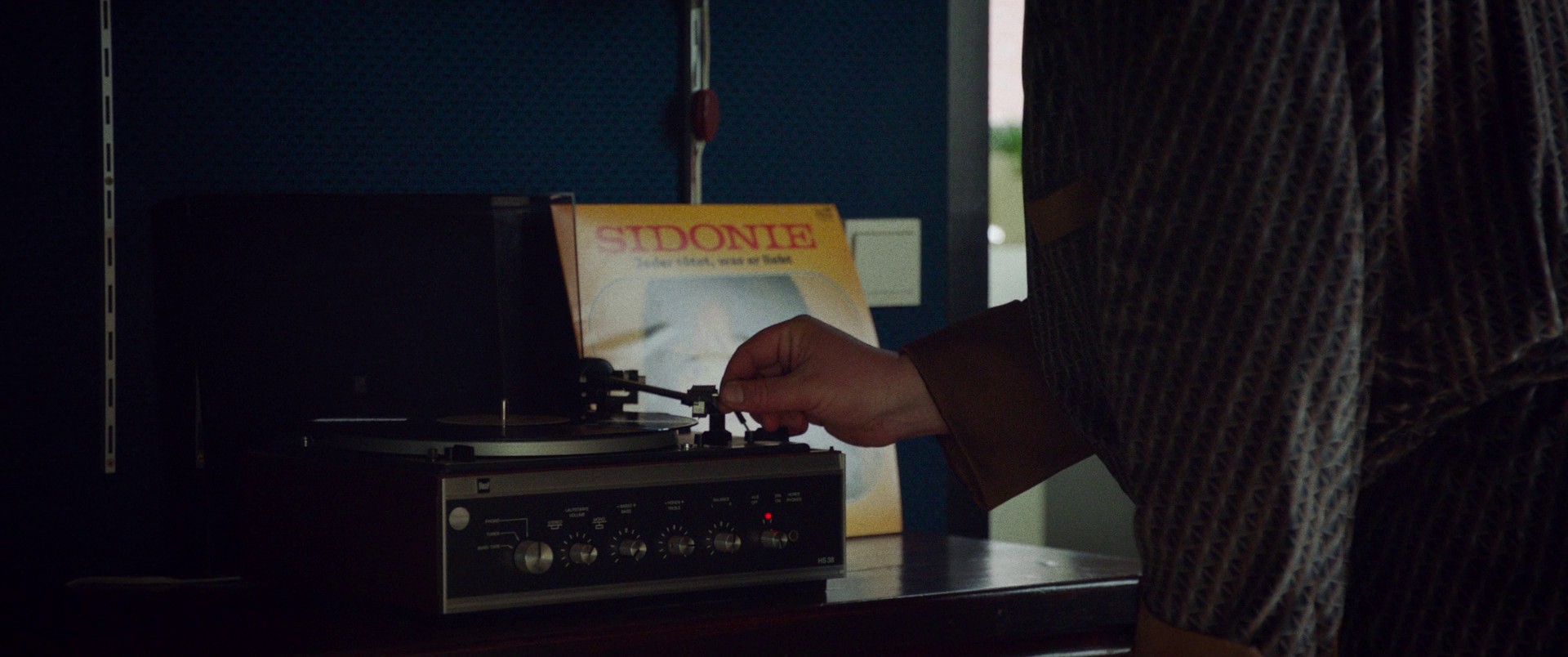 Peter von Kant (2022) —  shot,  lighting