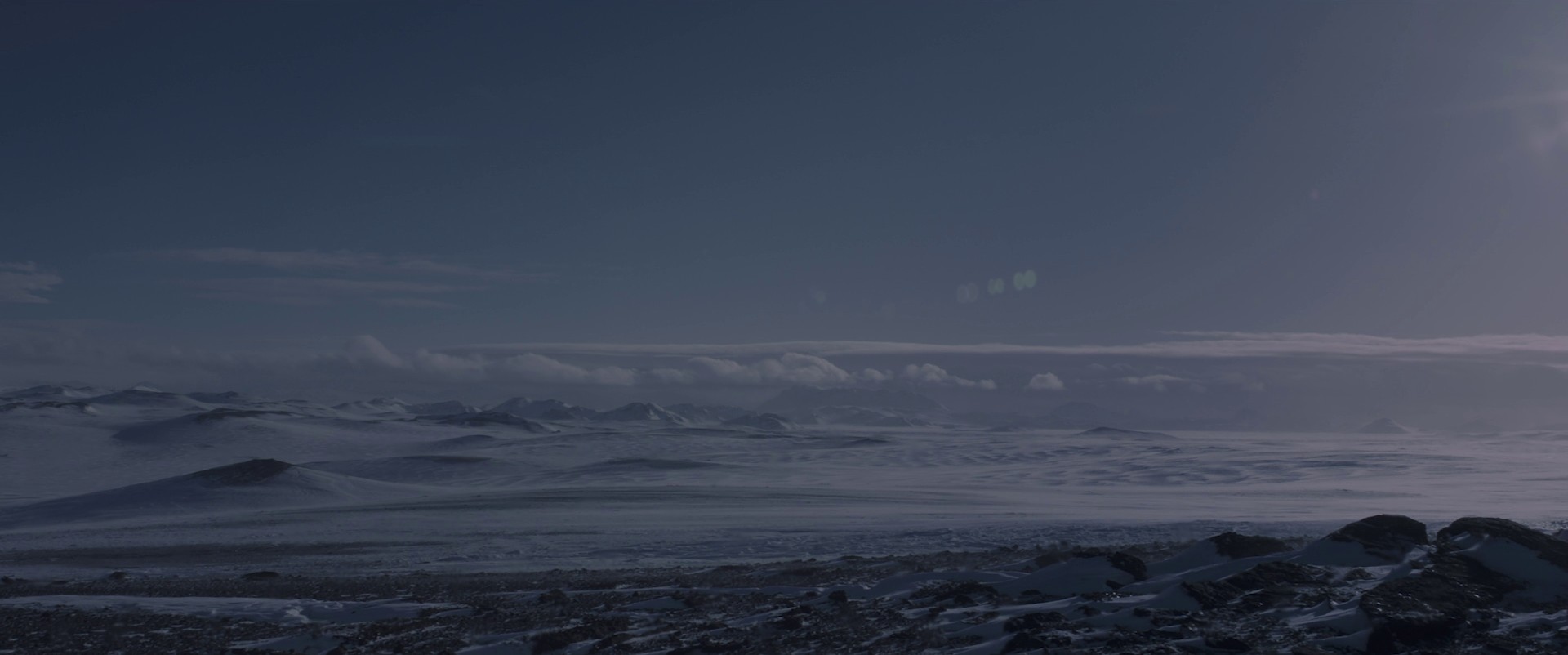  Arctic (2018) —  shot,  lighting