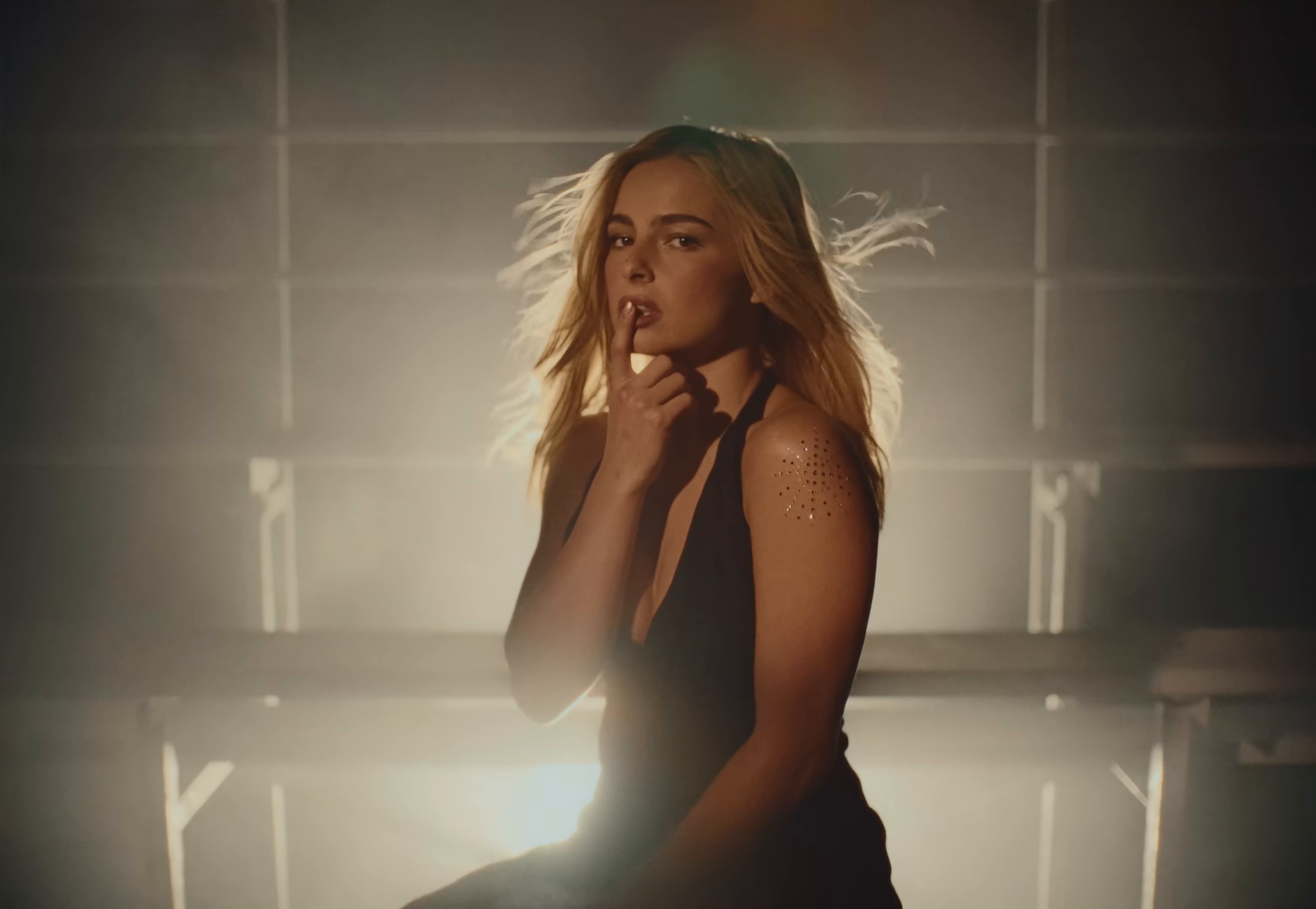 12 to 12 (2025) —  shot,  lighting