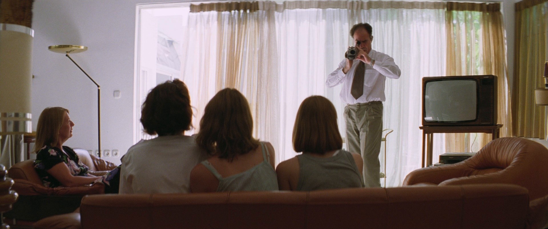 Dogtooth (2009) —  shot,  lighting