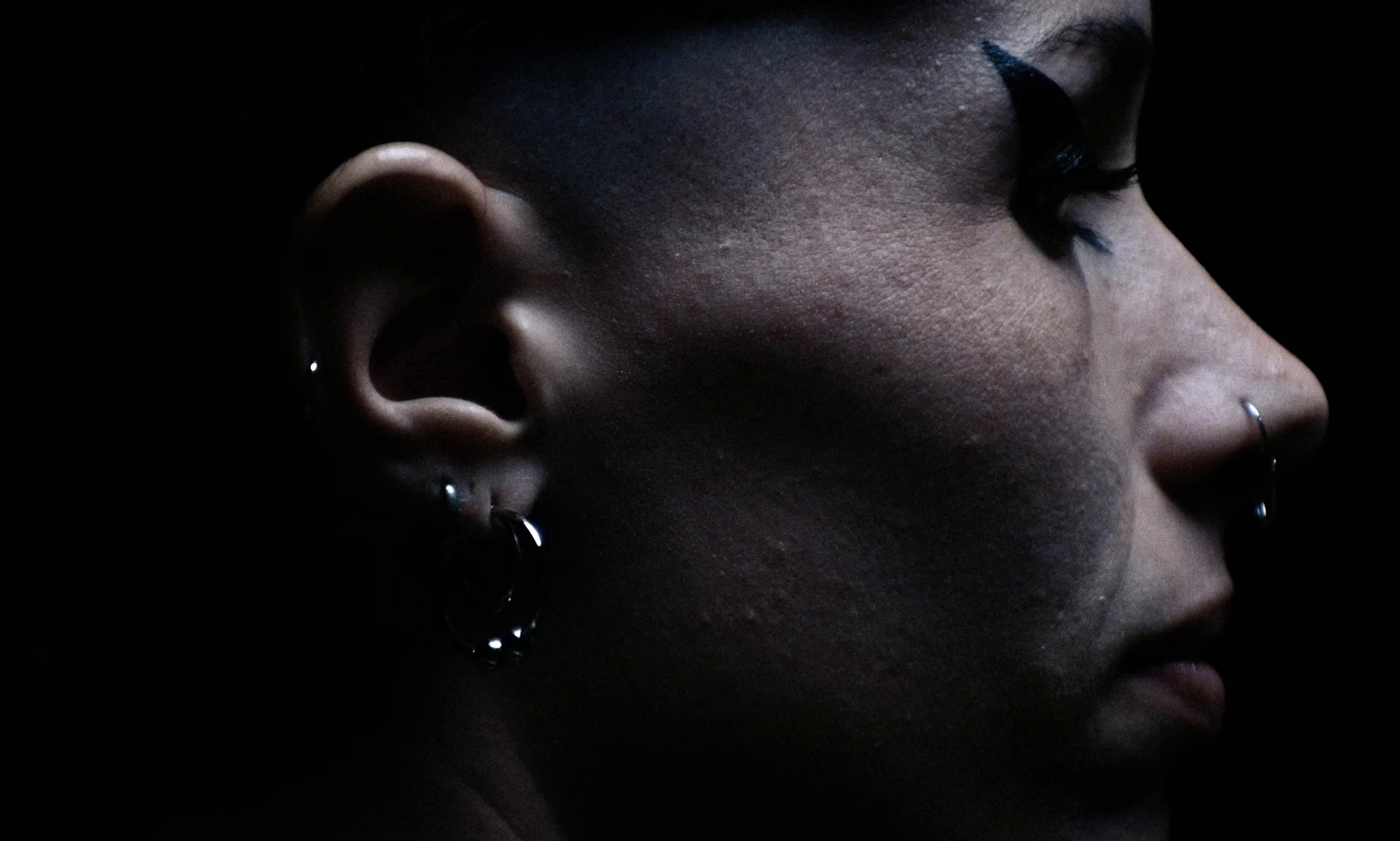 INNER ESCAPE  (2025) —  shot,  lighting