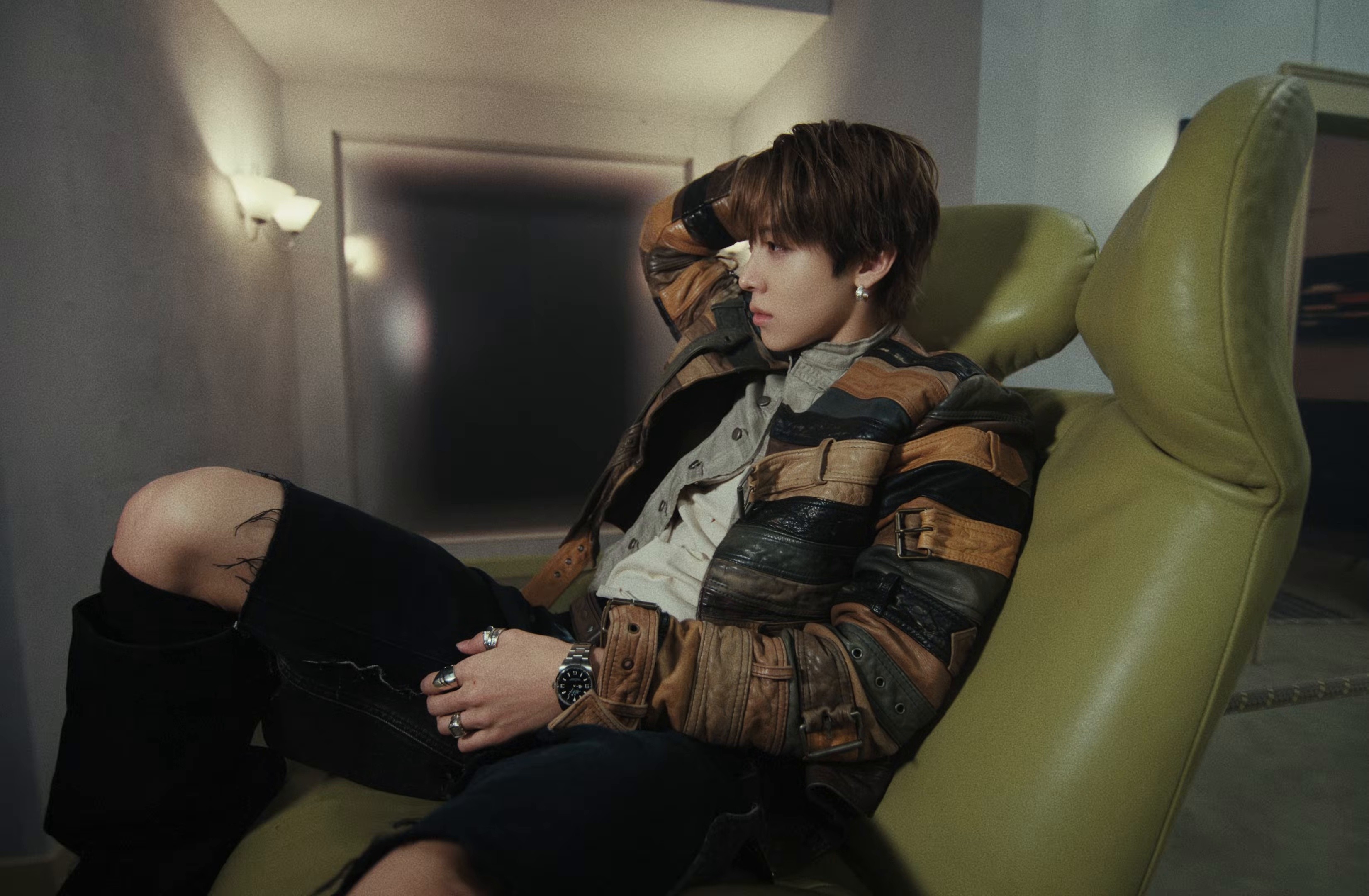 LOOK AT ME (2025) —  shot,  lighting