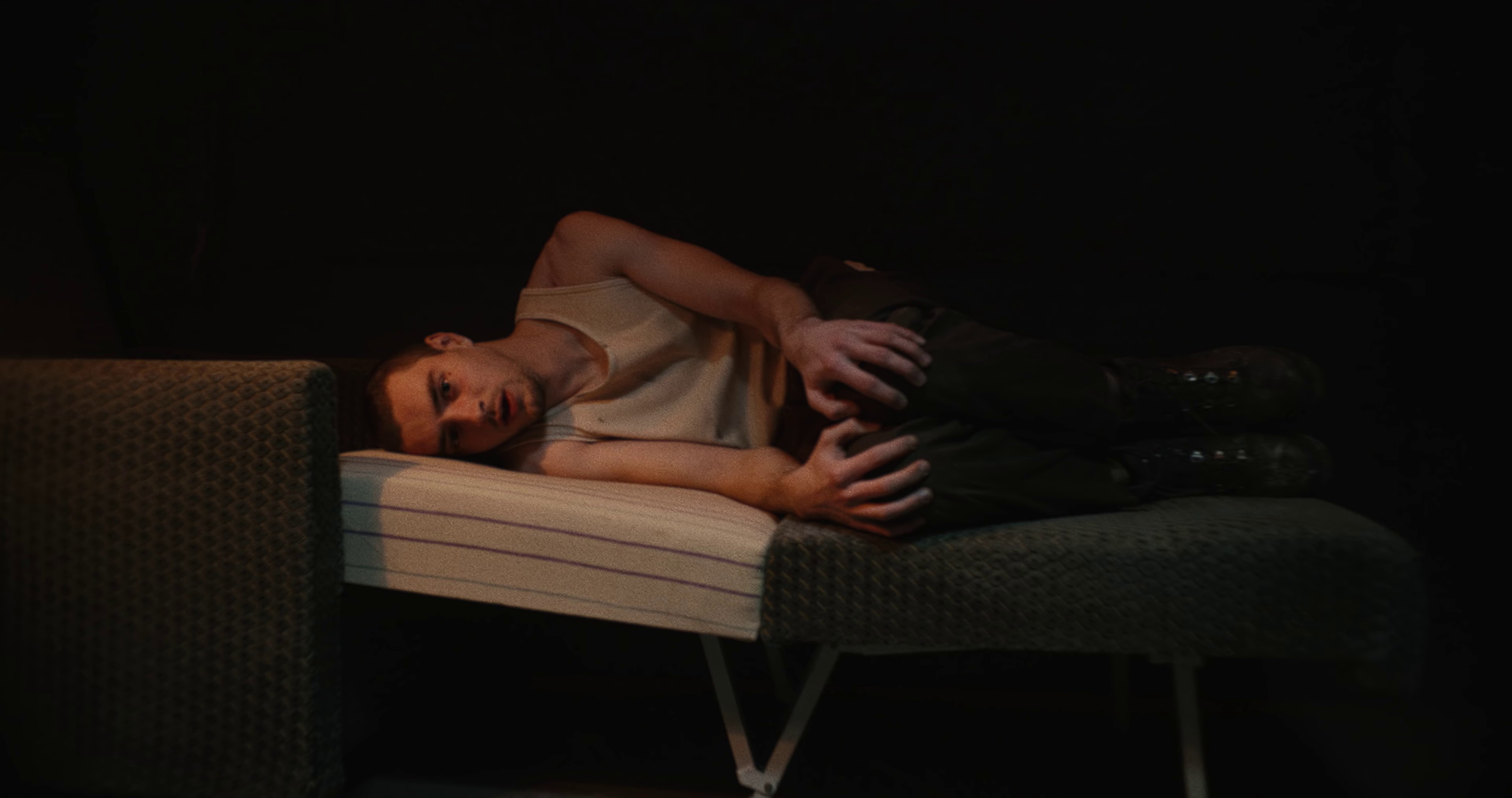 Fauteuil lit (2021) —  shot,  lighting