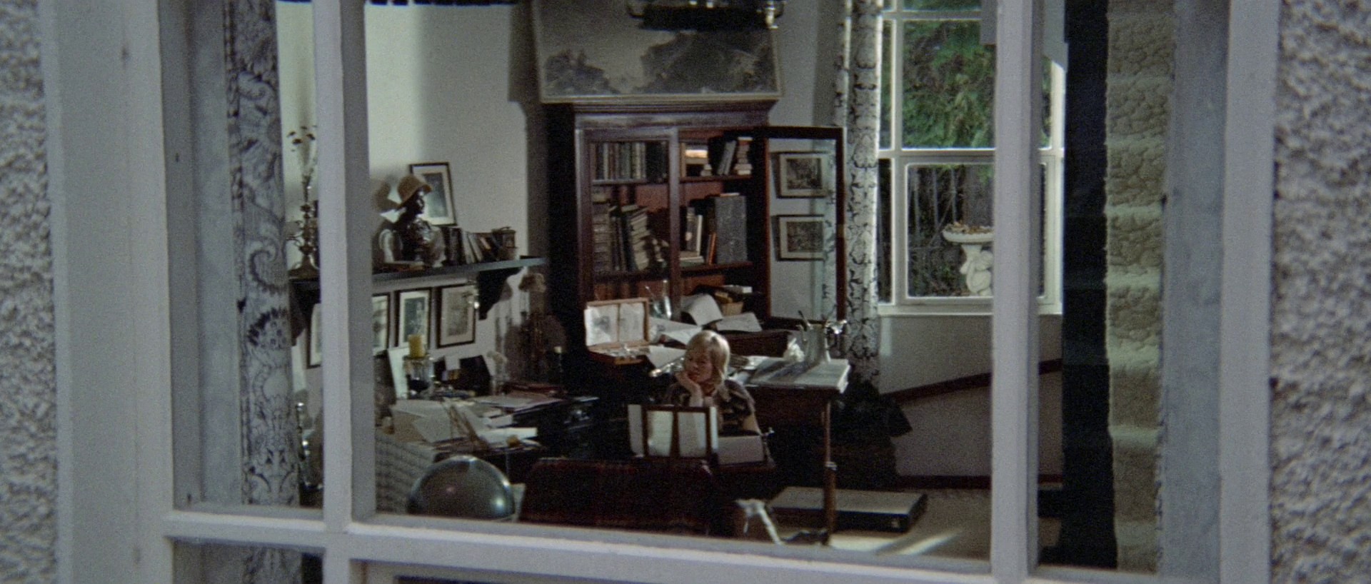 Images (1972) —  shot,  lighting