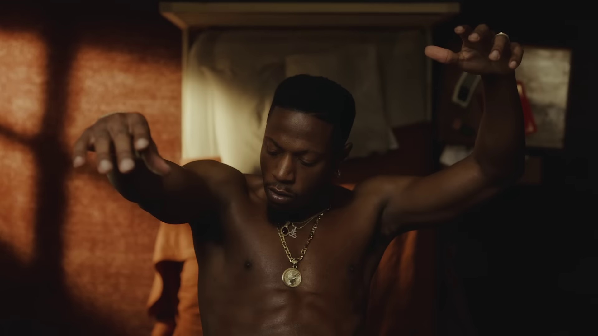 Fallin' (2023) —  shot,  lighting