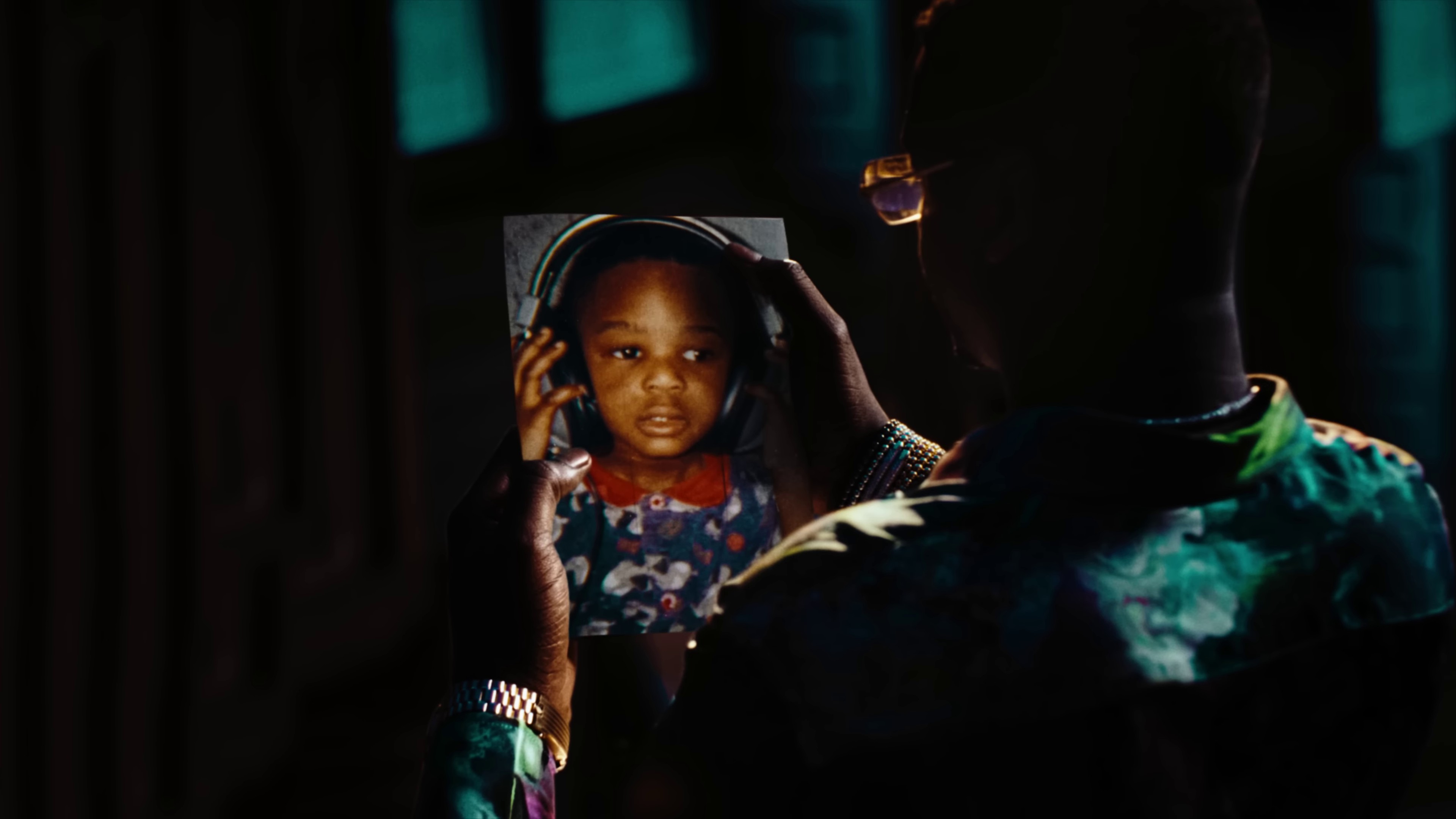 25 G (2023) —  shot,  lighting