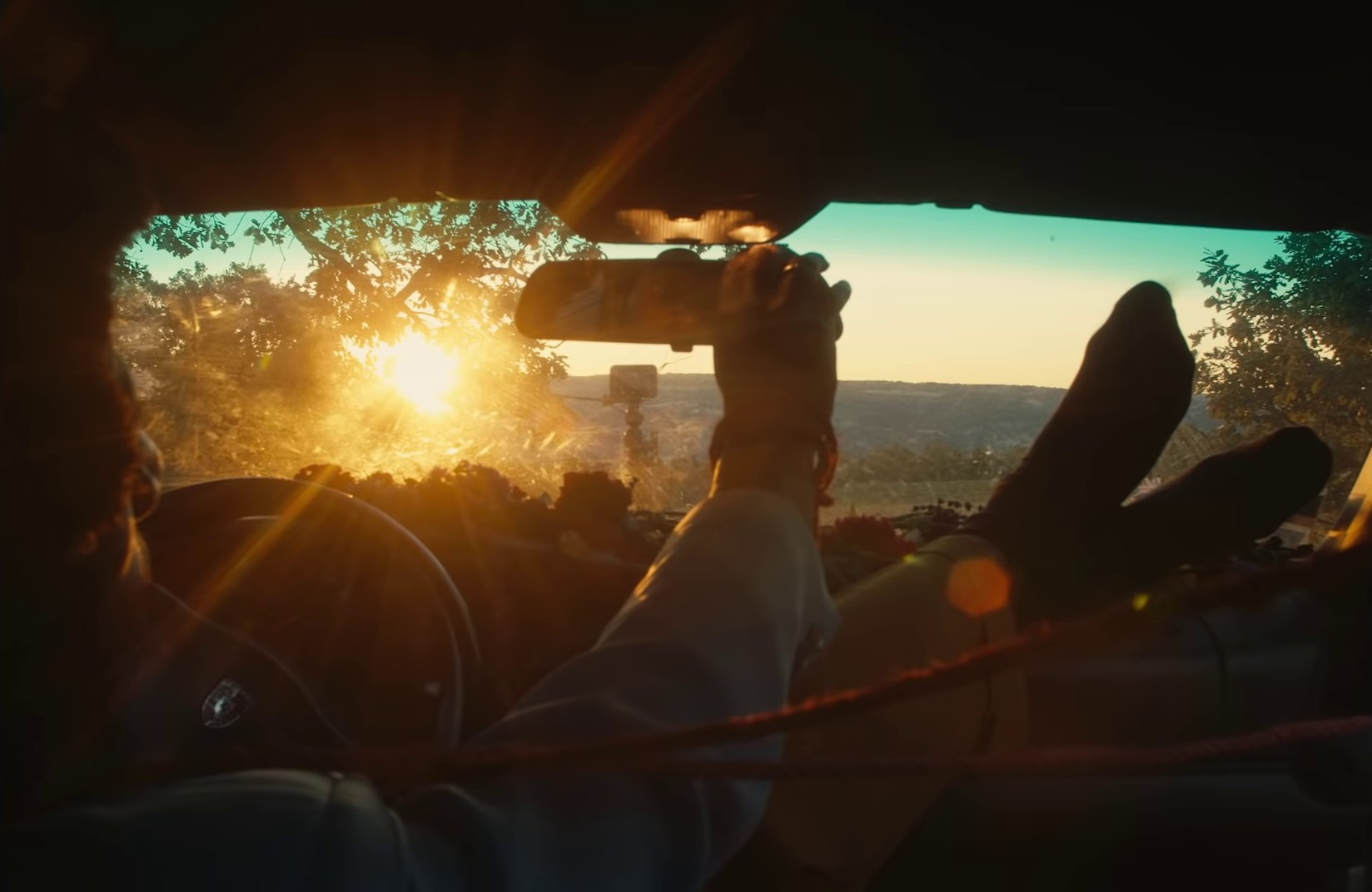 911  (2020) —  shot,  lighting