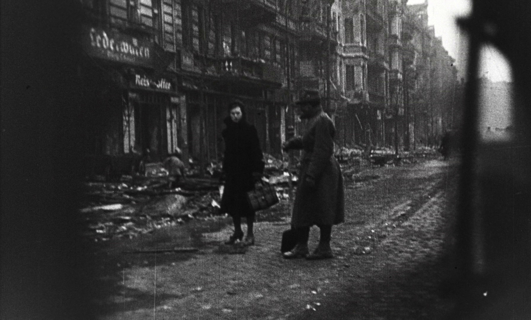 Wings of Desire (1993) —  shot,  lighting