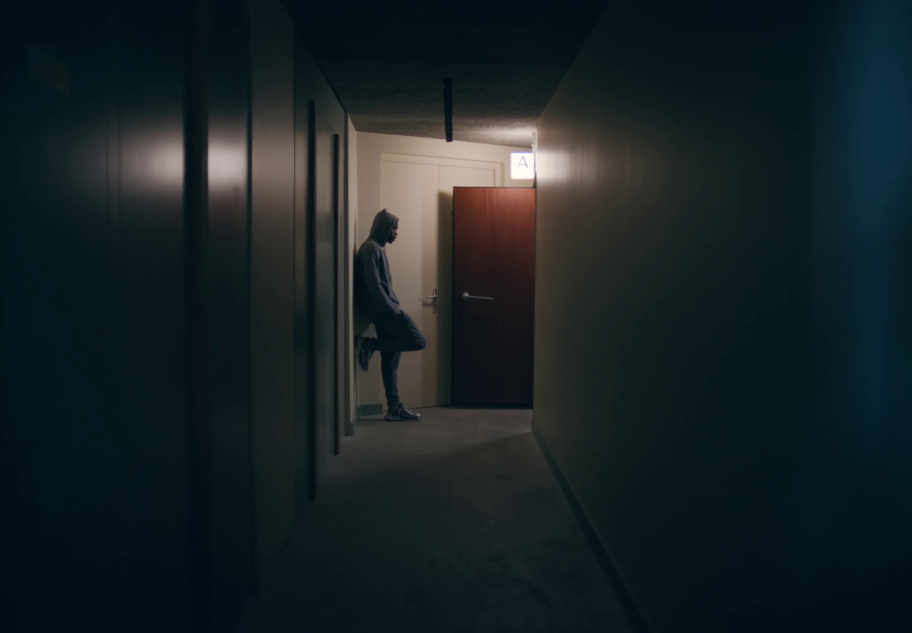 Ça va  (2023) —  shot,  lighting