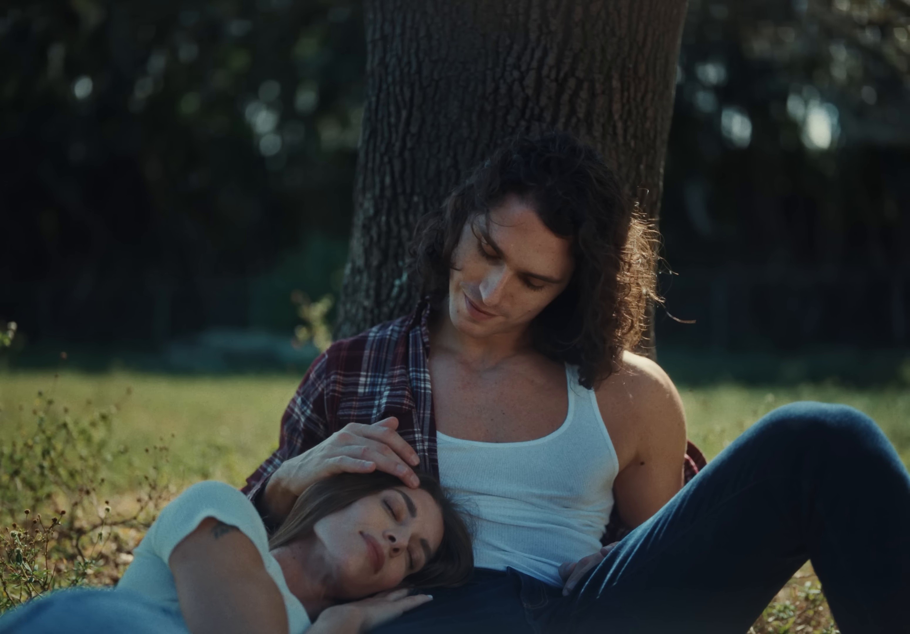 VENGA lo que VENGA (2025) —  shot,  lighting