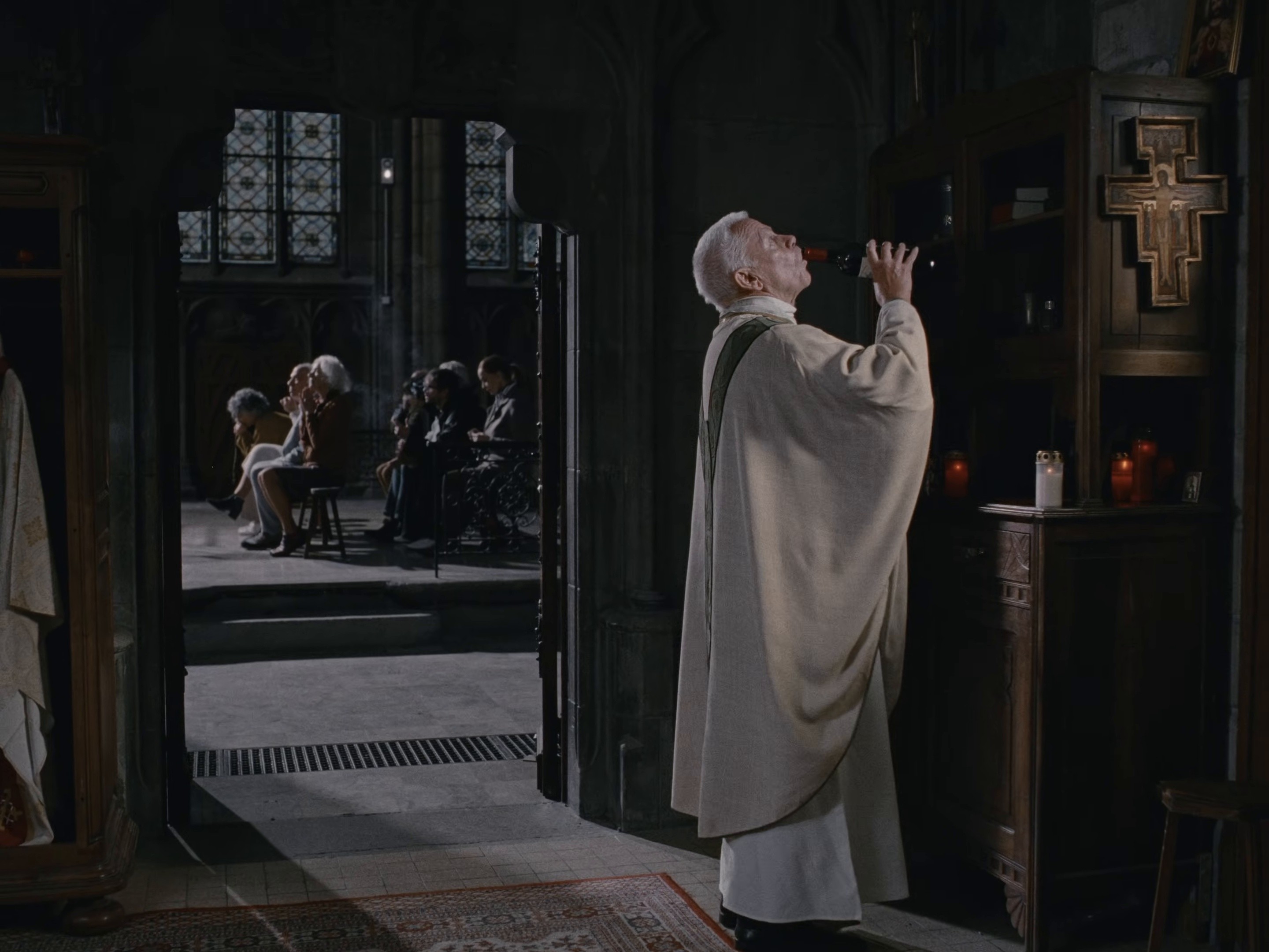 Incendie (2025) —  shot,  lighting