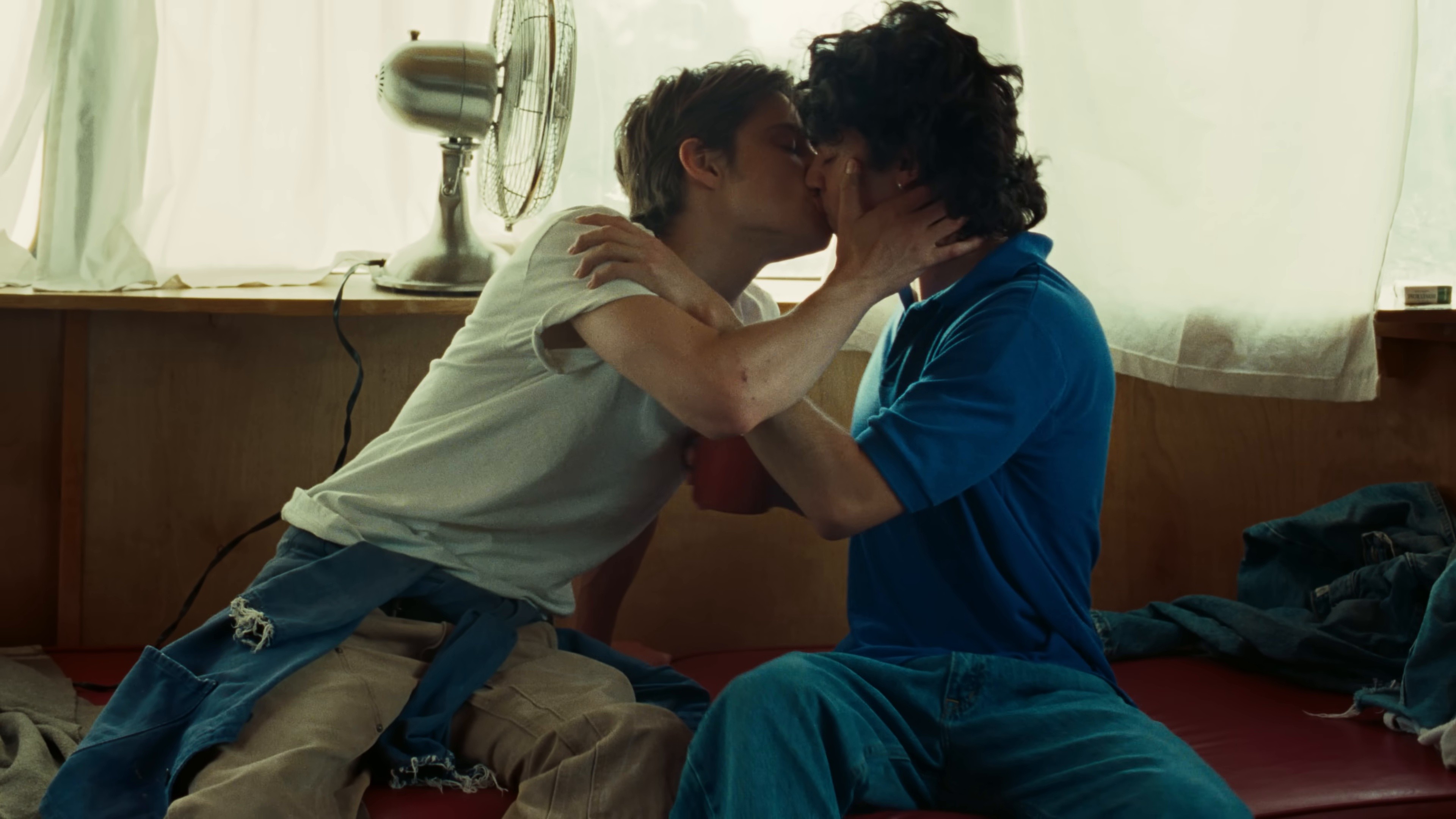 Caramel  (2025) —  shot,  lighting