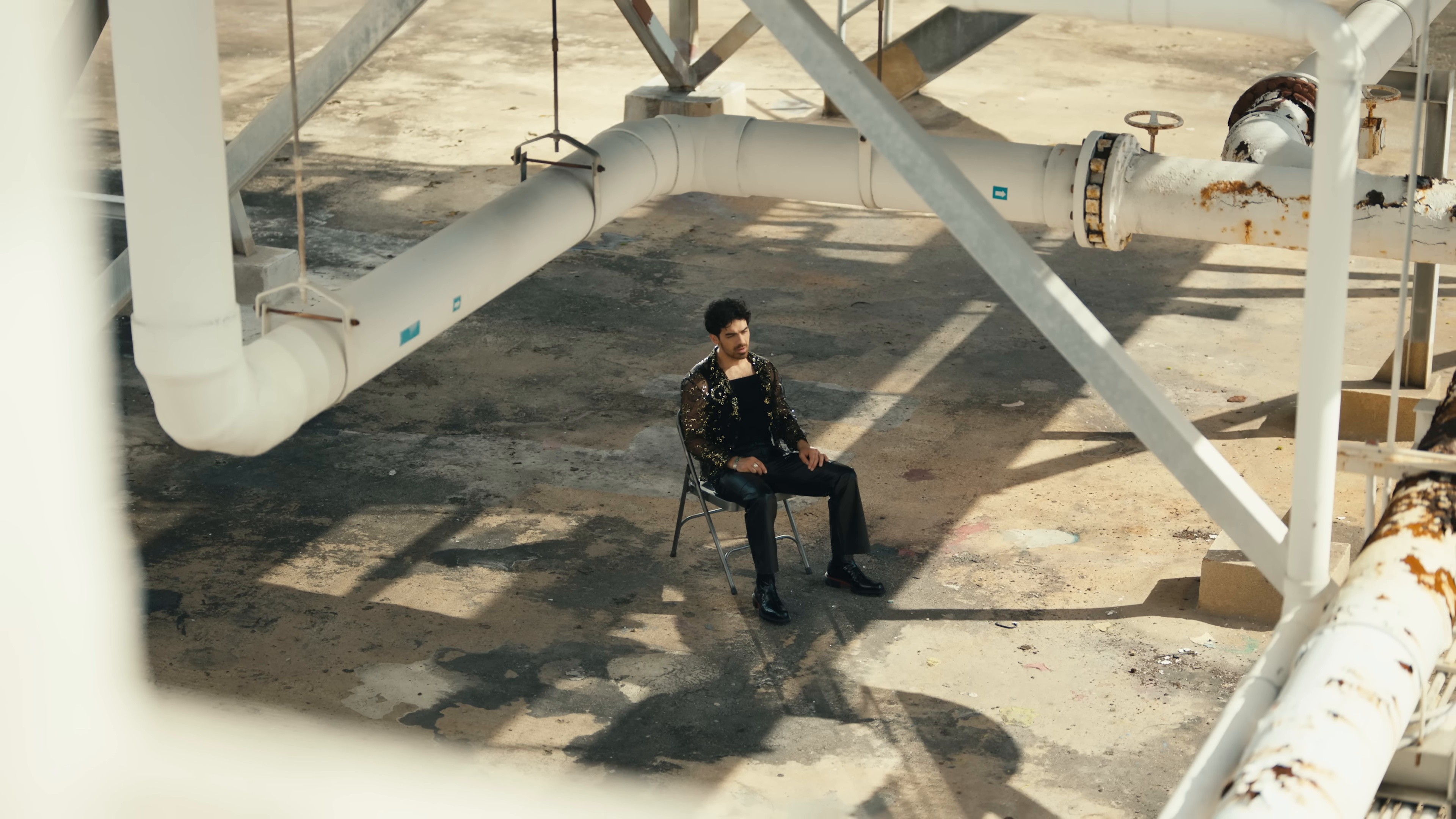 ¿Cómo Pasó? (2024) —  shot,  lighting