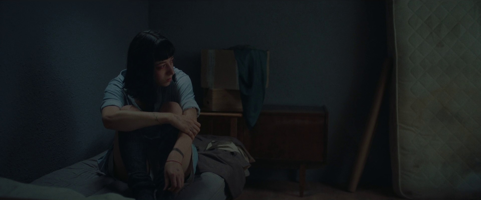 Parachute (2020) —  shot,  lighting