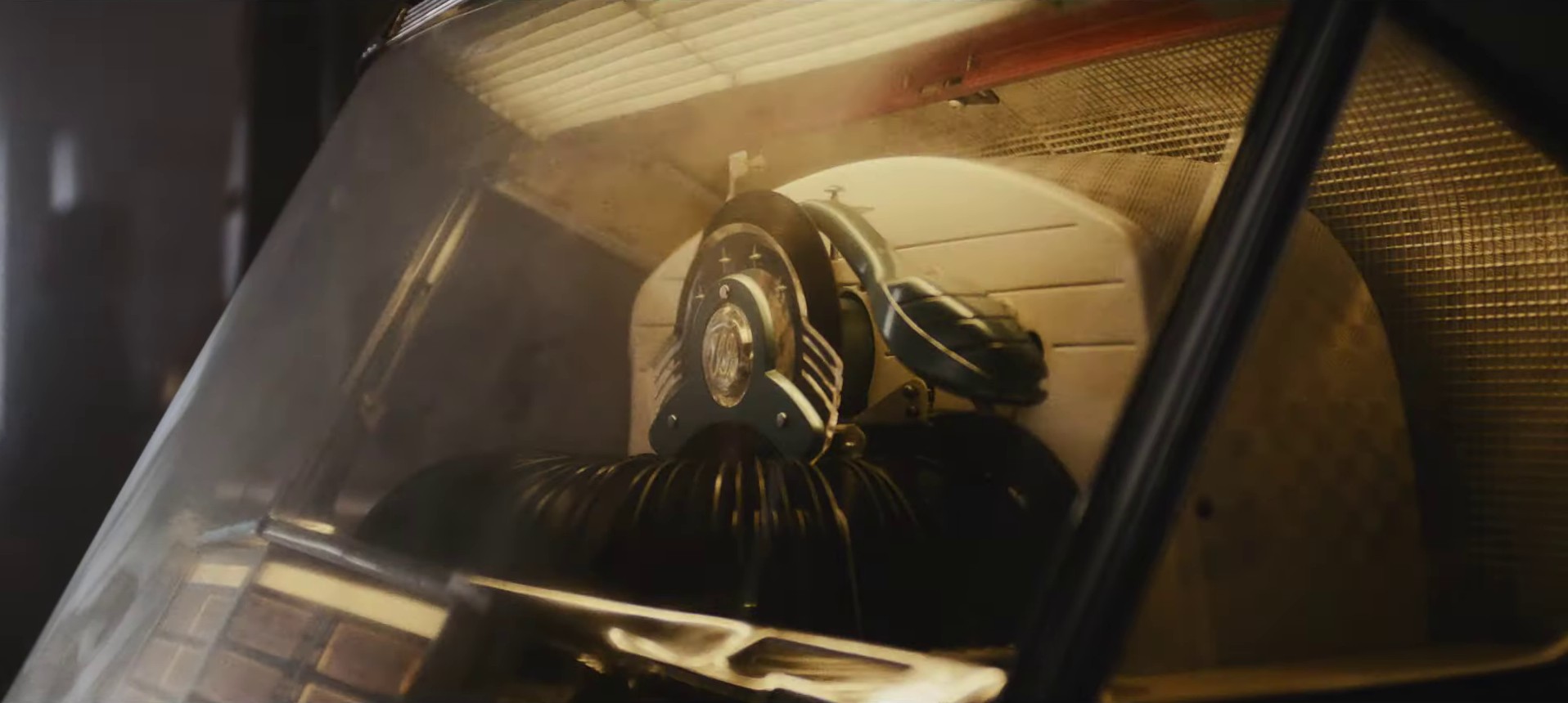 Budweiser | Super Bowl LVIII Old School Delivery (2023) —  shot,  lighting