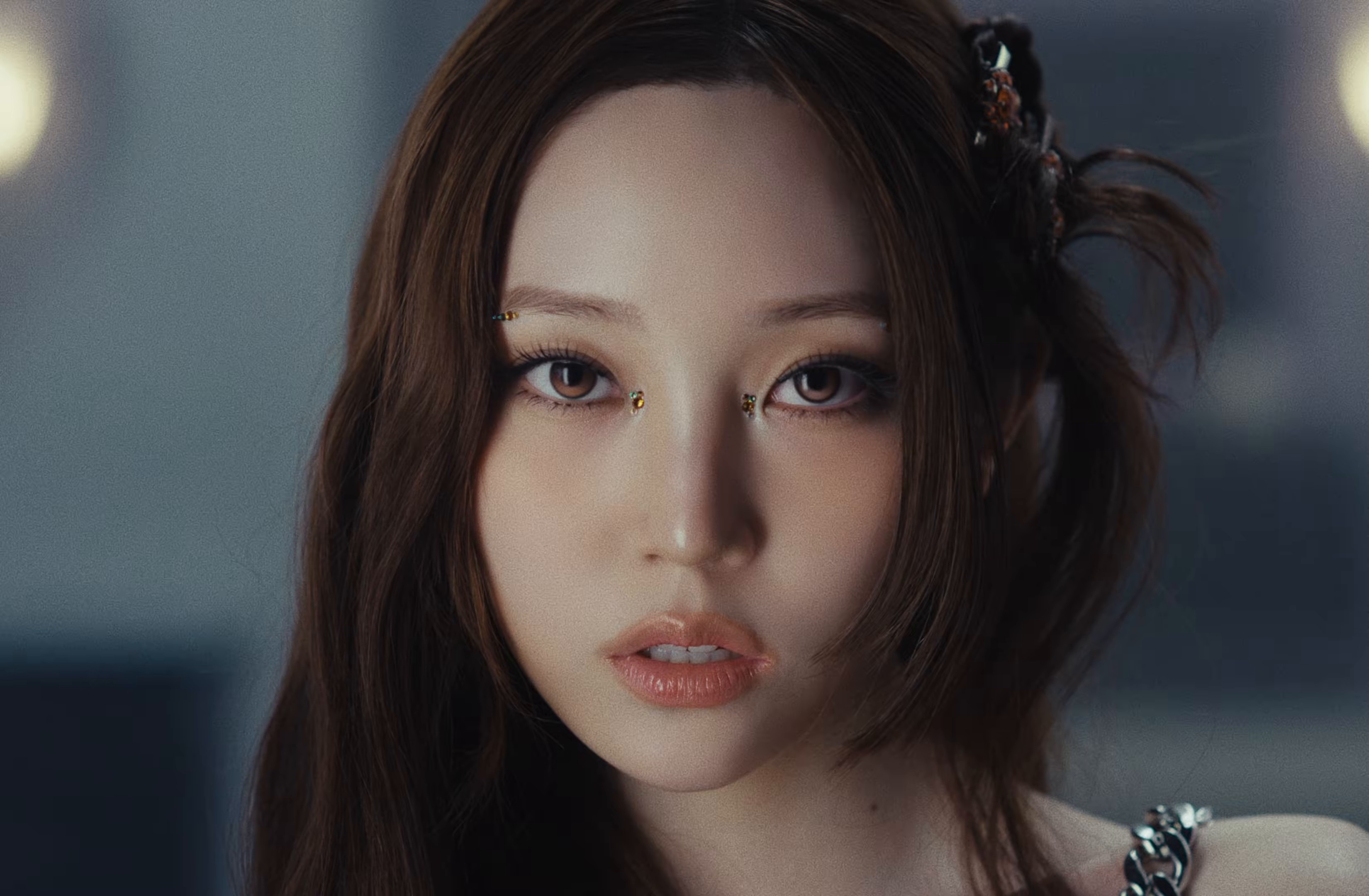 LOOK AT ME (2025) —  shot,  lighting