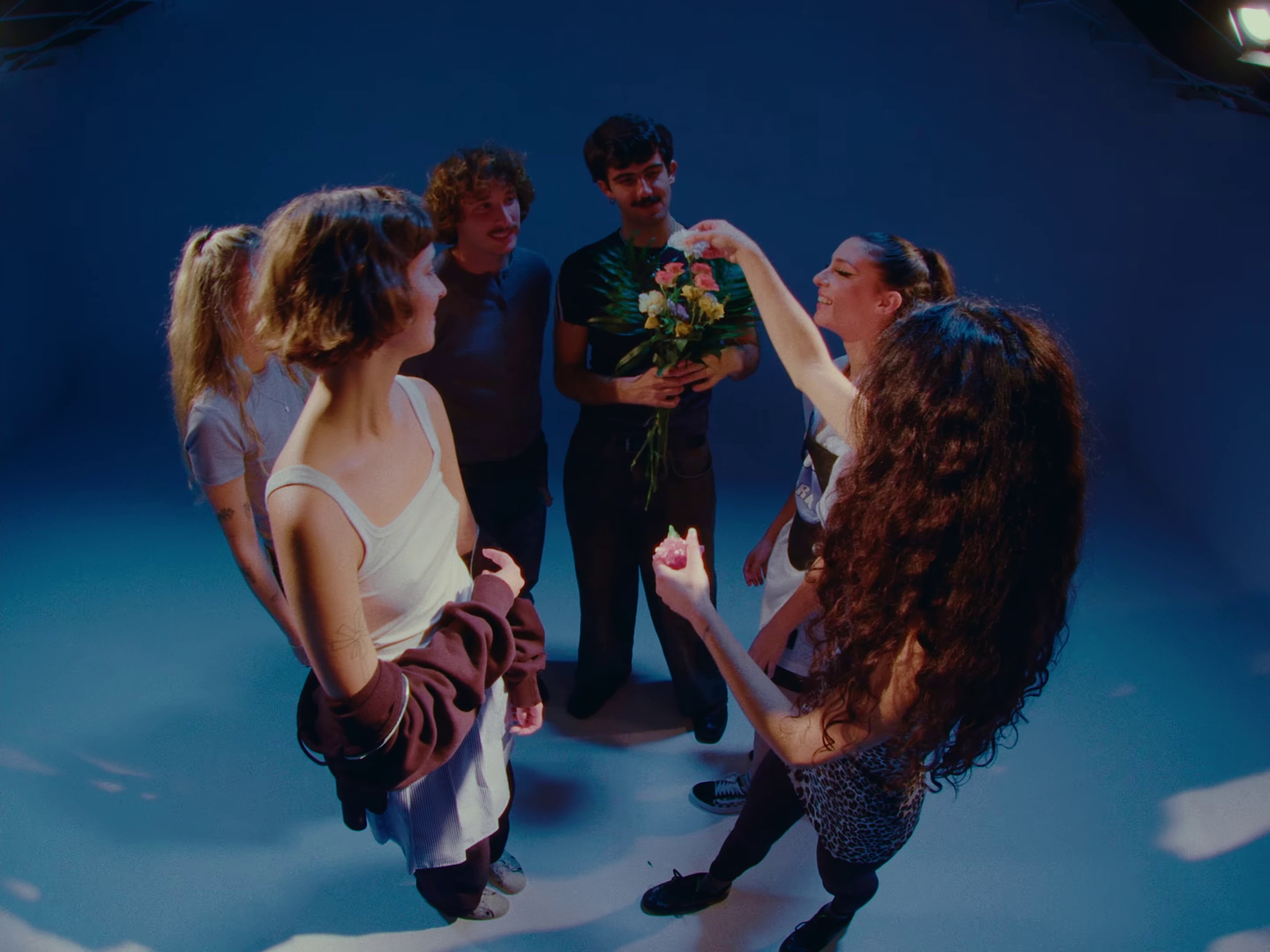 Te seguiré besando (2024) —  shot,  lighting