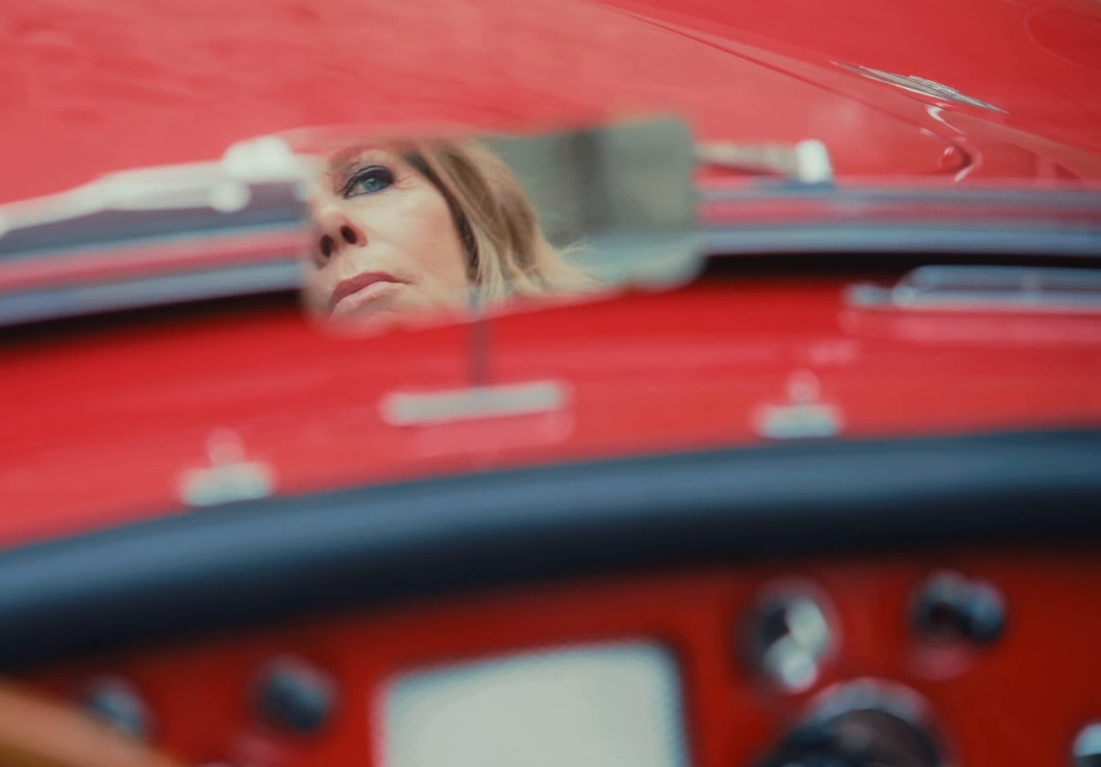 Como Un Cristal (2025) —  shot,  lighting