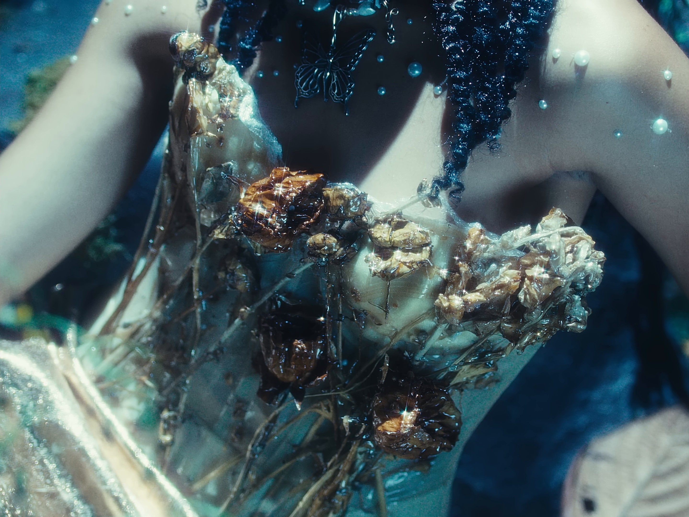 FLEURS FANÉES (2024) —  shot,  lighting