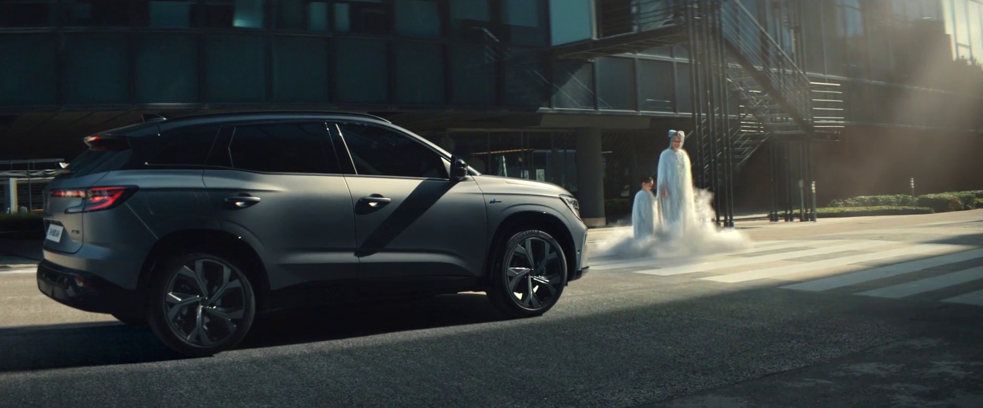 RENAULT AUSTRAL. IMAGINATION (2023) —  shot,  lighting
