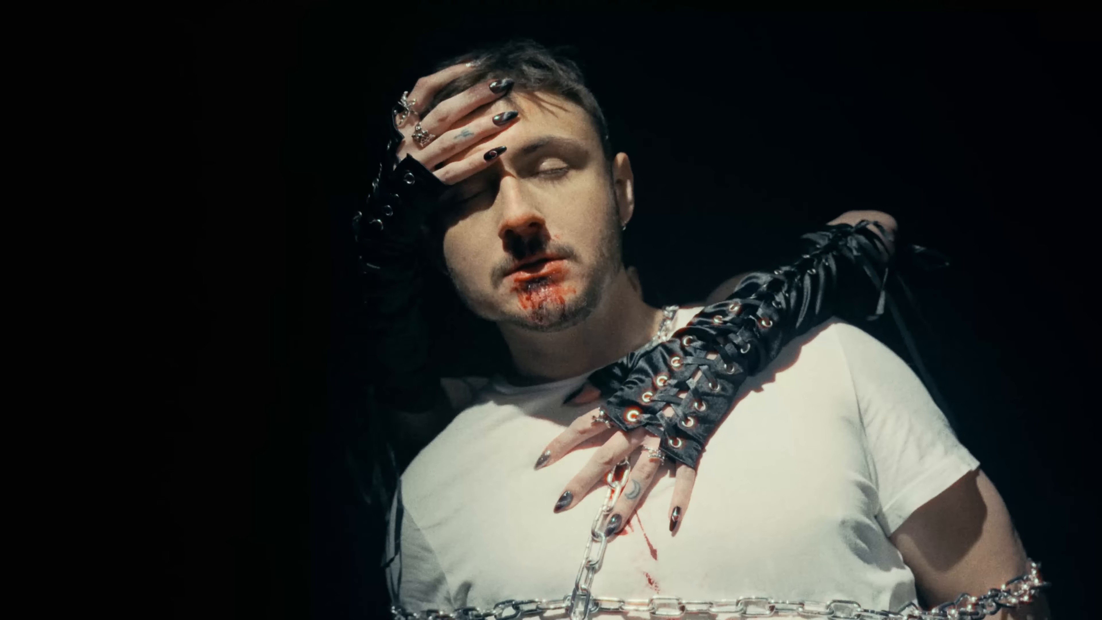 töltény (2025) —  shot,  lighting