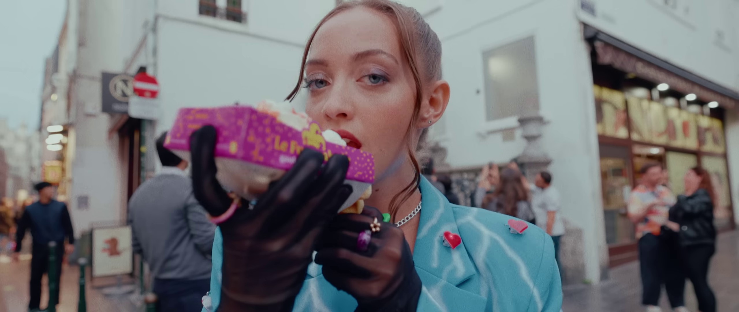 C'est marrant (2023) —  shot,  lighting