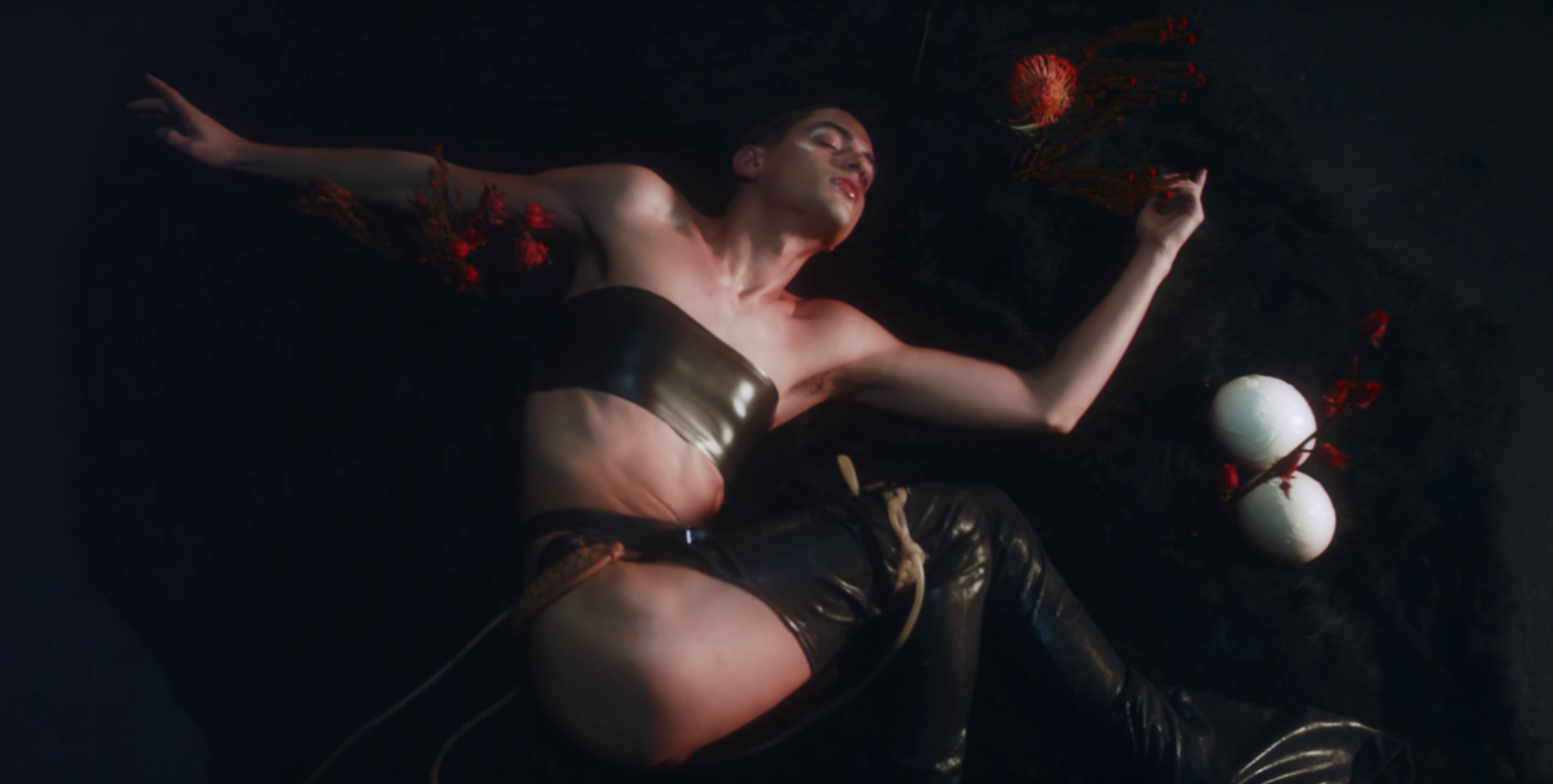 arisen my senses (2017) —  shot,  lighting