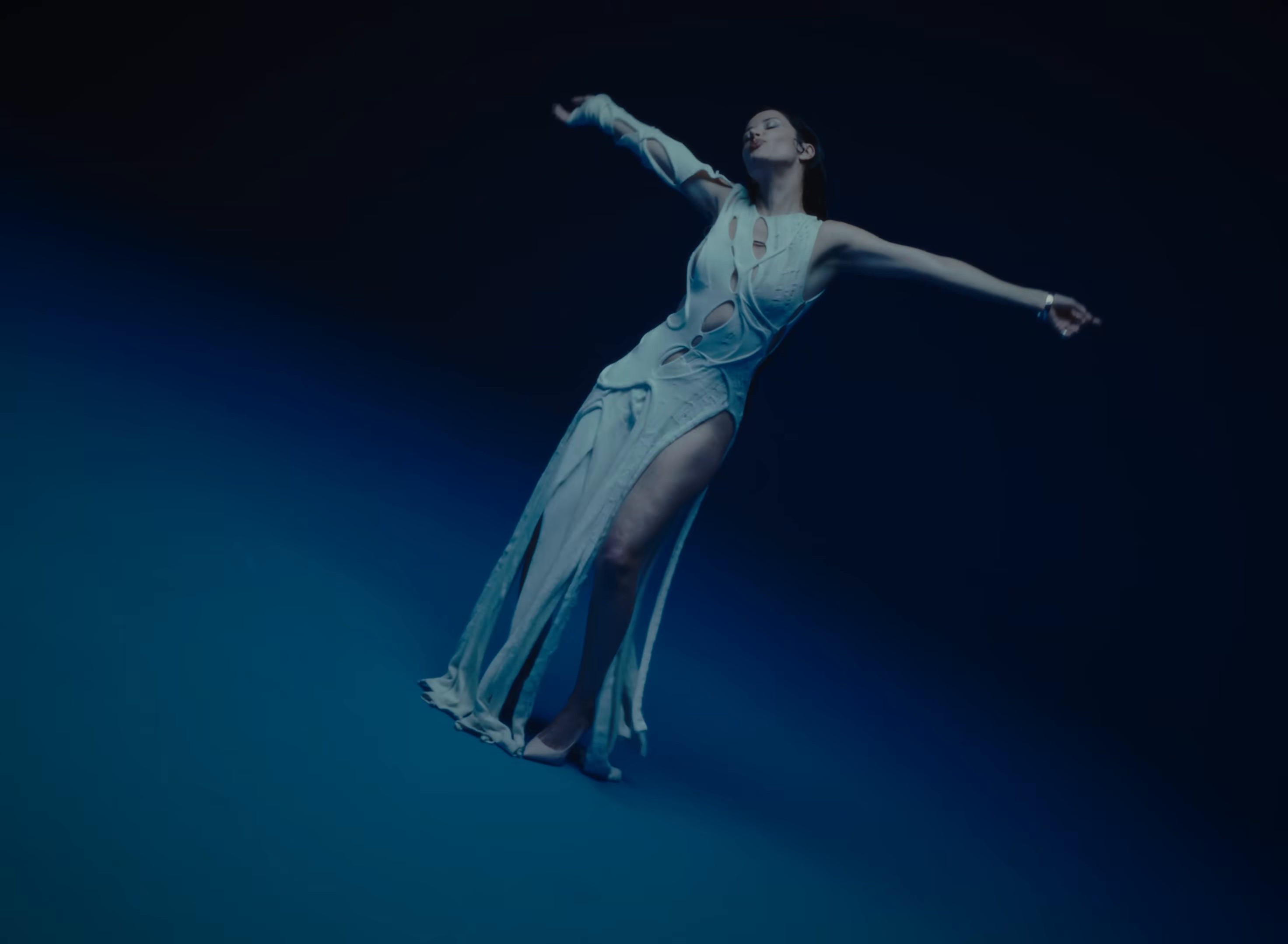 Desliza (2024) —  shot,  lighting