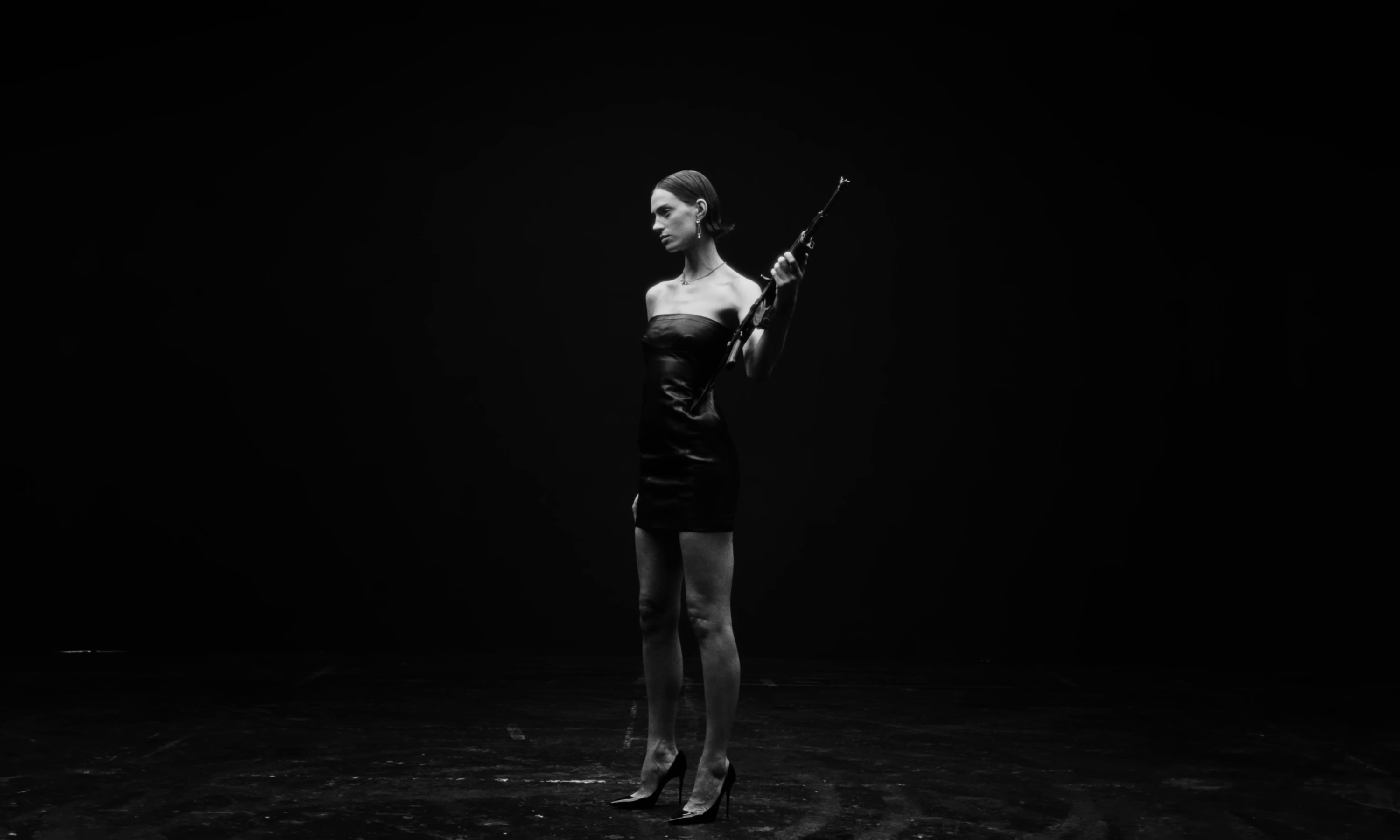 Extendo  (2023) —  shot,  lighting